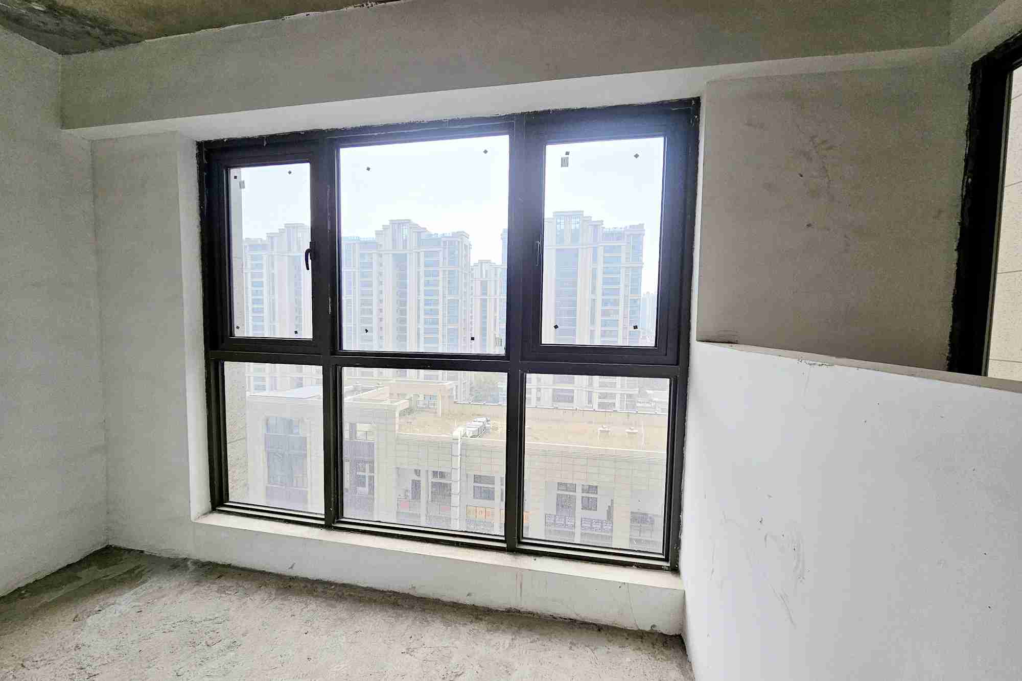 明昇壹城（明昇时代广场）二期  3室2厅2卫   182.00万阳台