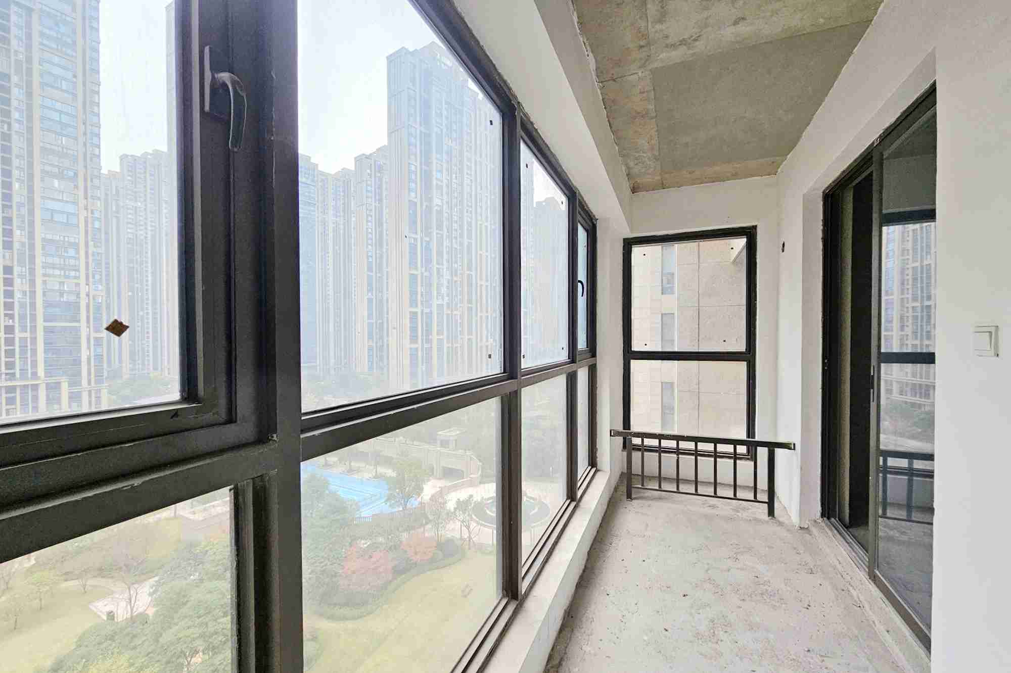 明昇壹城（明昇时代广场）二期  3室2厅2卫   182.00万阳台