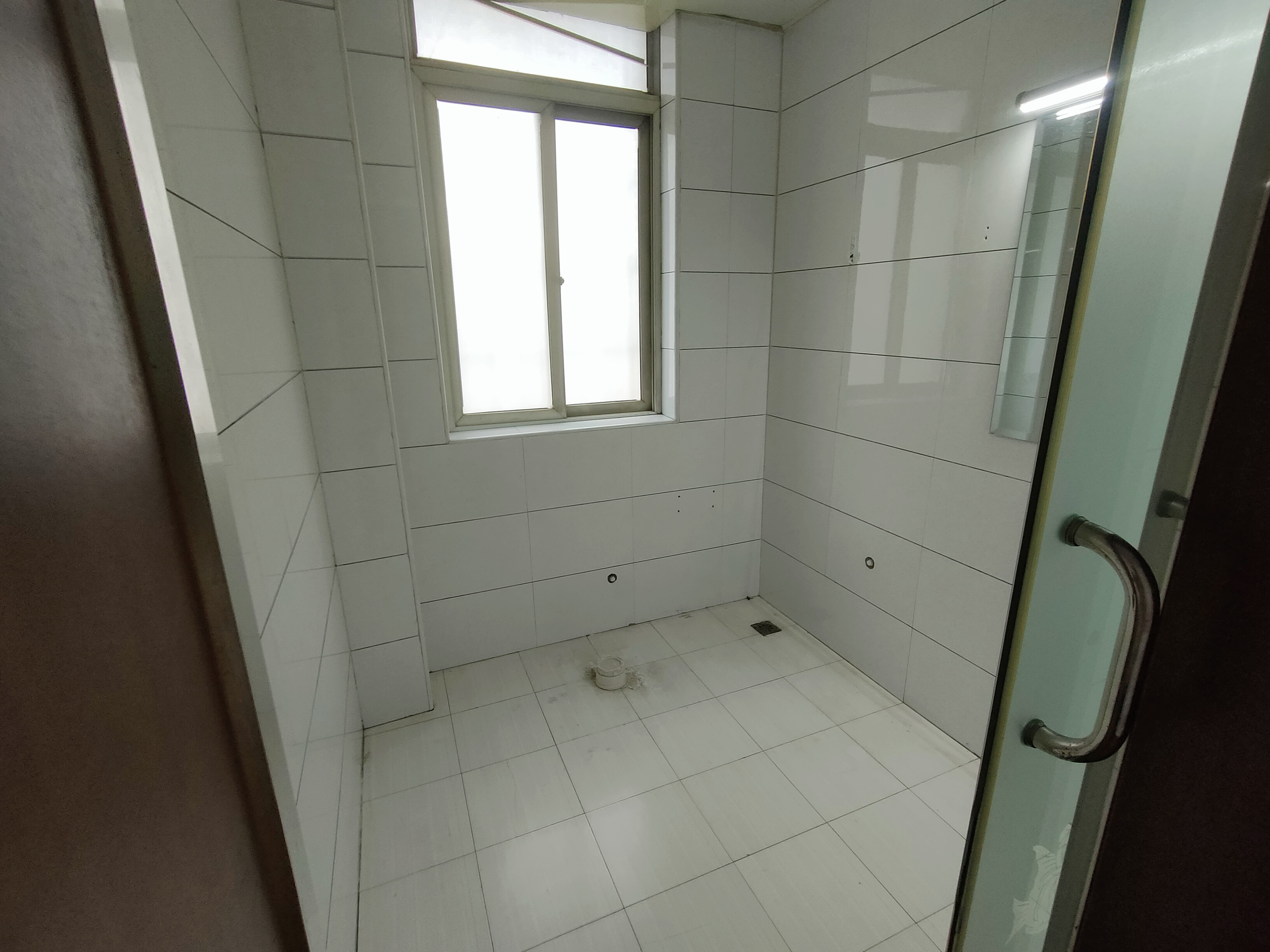 兴盛家园  3室2厅2卫    1100.0元/月 兴盛家园  3室2厅2卫    1100.0元/月室内图1