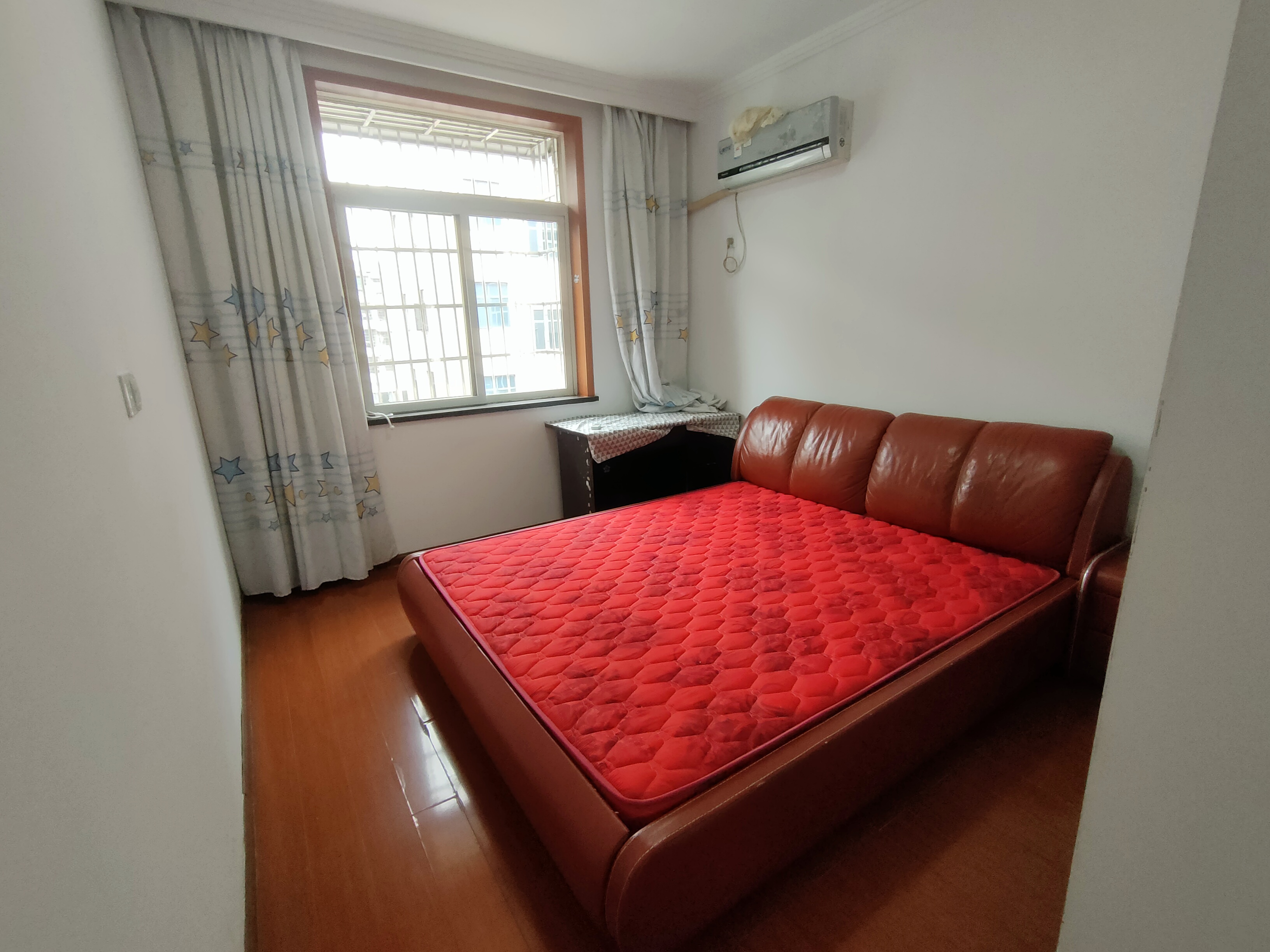 兴盛家园  3室2厅2卫    1100.0元/月 兴盛家园  3室2厅2卫    1100.0元/月室内图