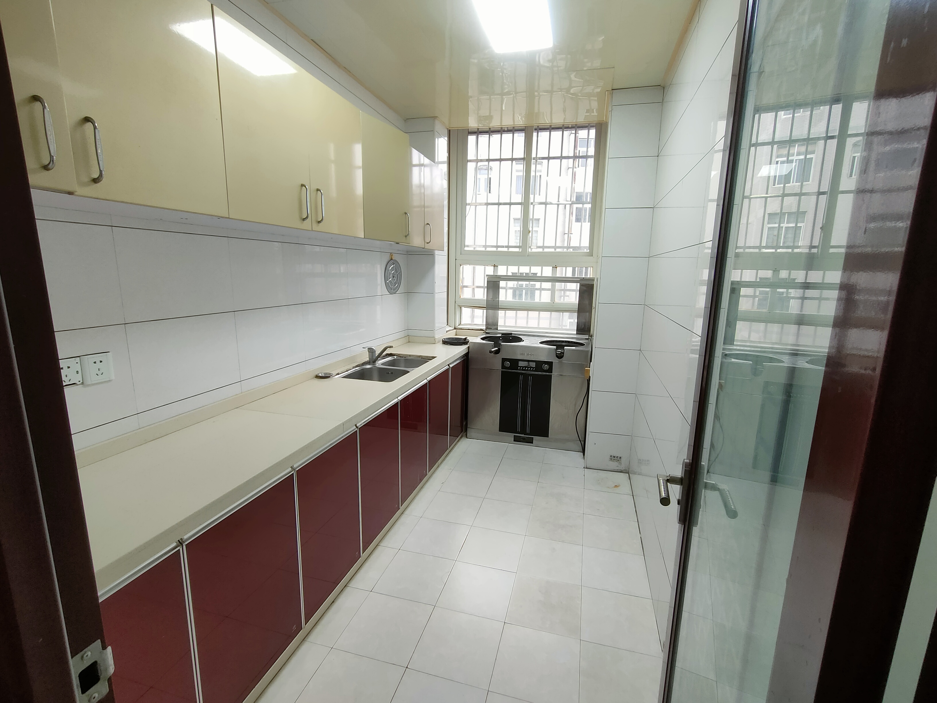 兴盛家园  3室2厅2卫    1100.0元/月 兴盛家园  3室2厅2卫    1100.0元/月室内图