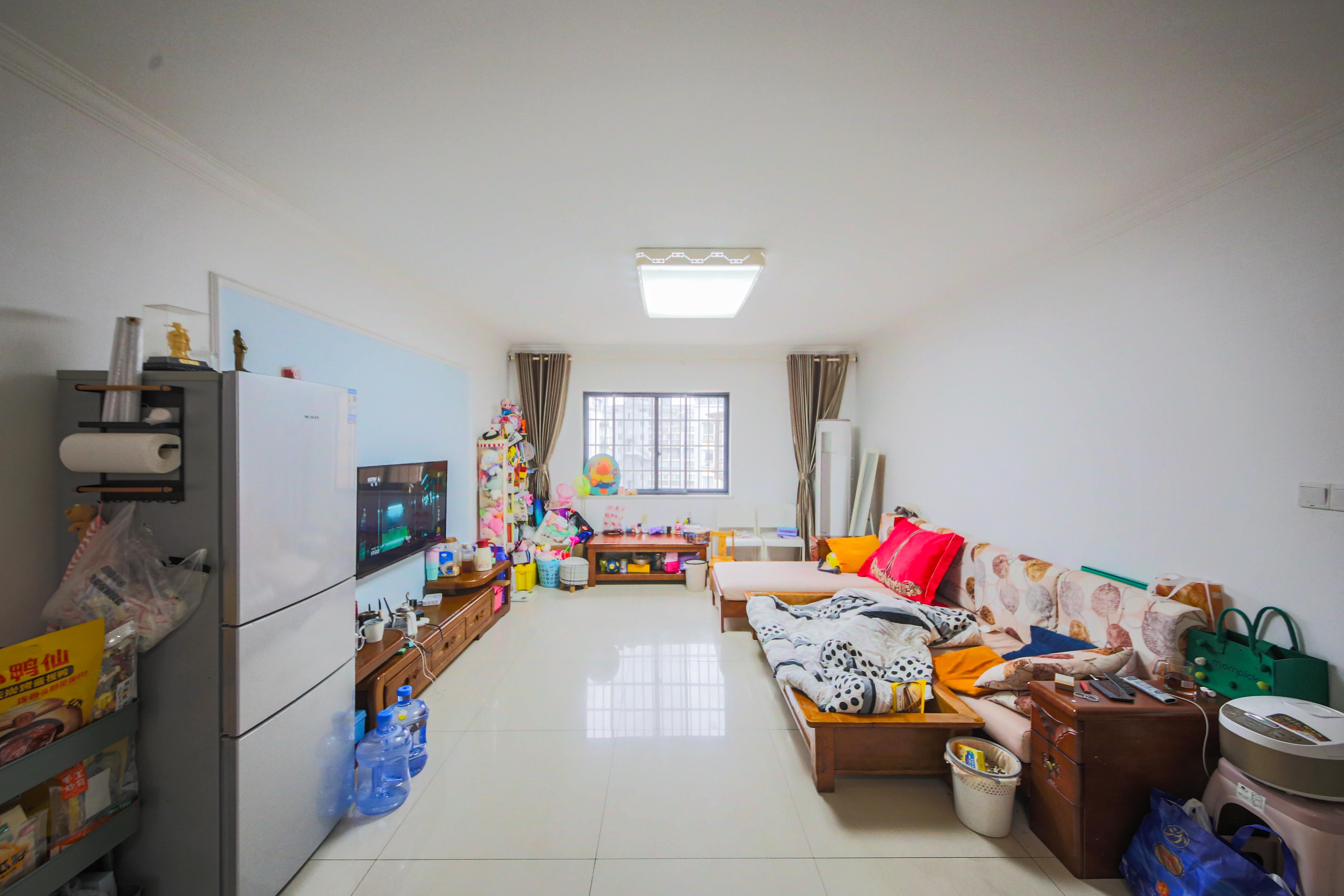 上峰苑(兰亭玥岛) 3室2厅1卫 96.0万 上峰苑(兰亭玥岛) 3室2厅1卫 96.0万客厅