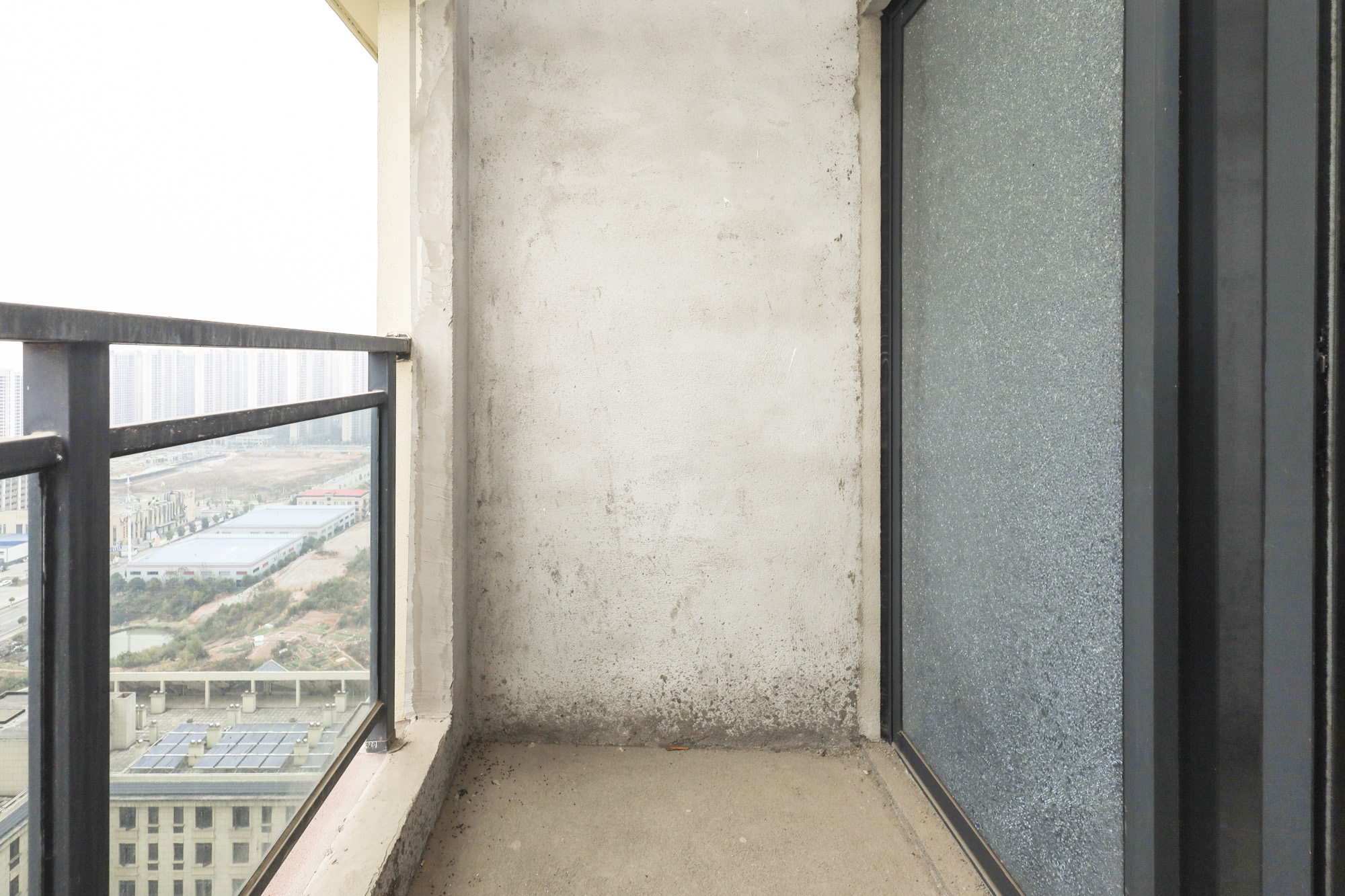 南璟滨江书苑 4室2厅1卫 55.0万 南璟滨江书苑 4室2厅1卫 55.0万阳台