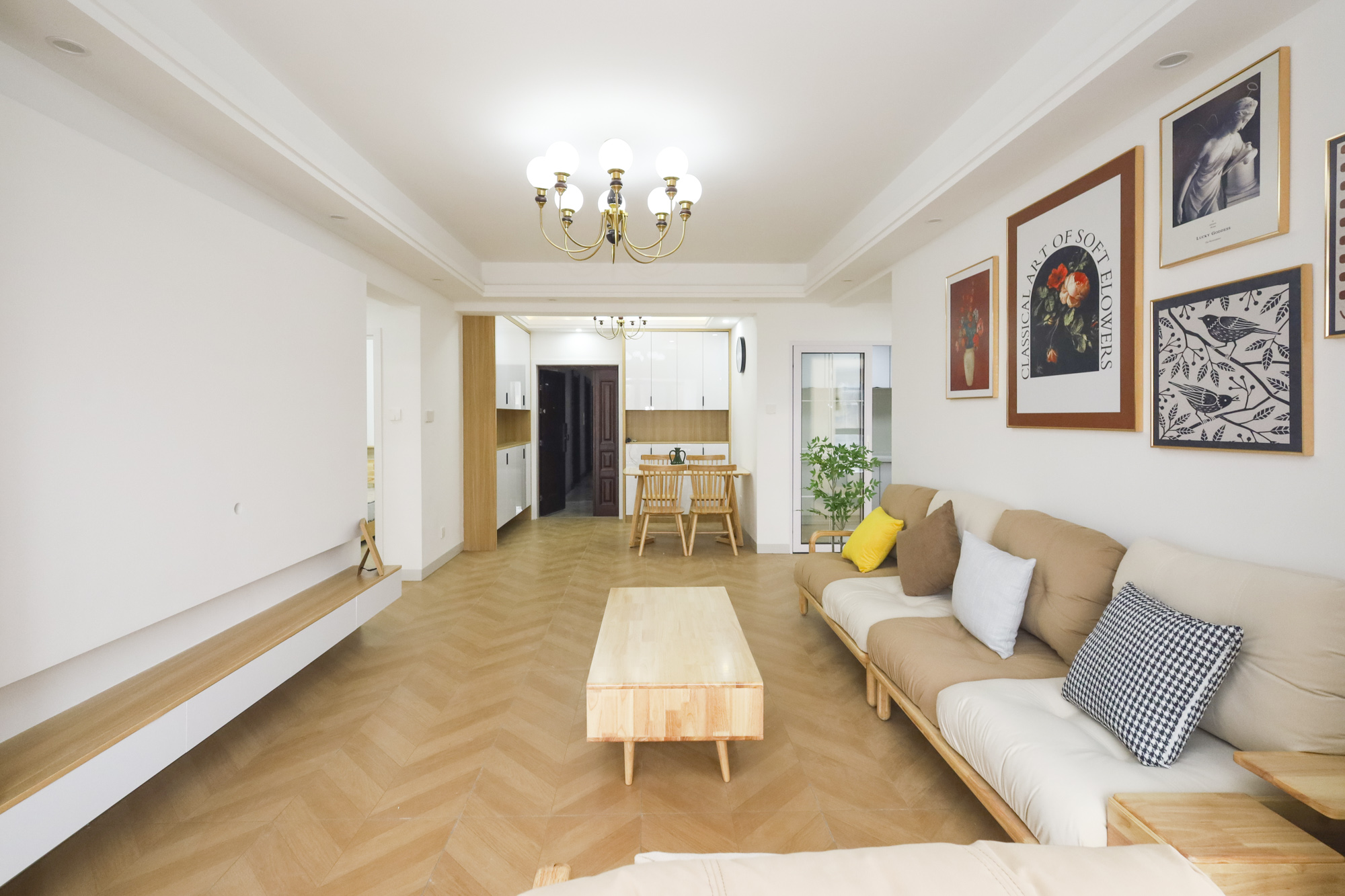 学府星城  3室2厅2卫    53.8万 学府星城  3室2厅2卫    53.8万客厅