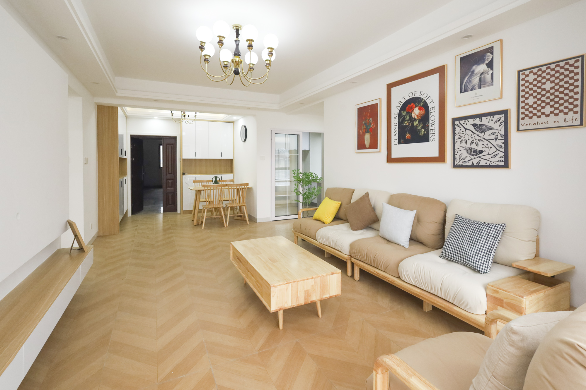 学府星城  3室2厅2卫    53.8万 学府星城  3室2厅2卫    53.8万客厅