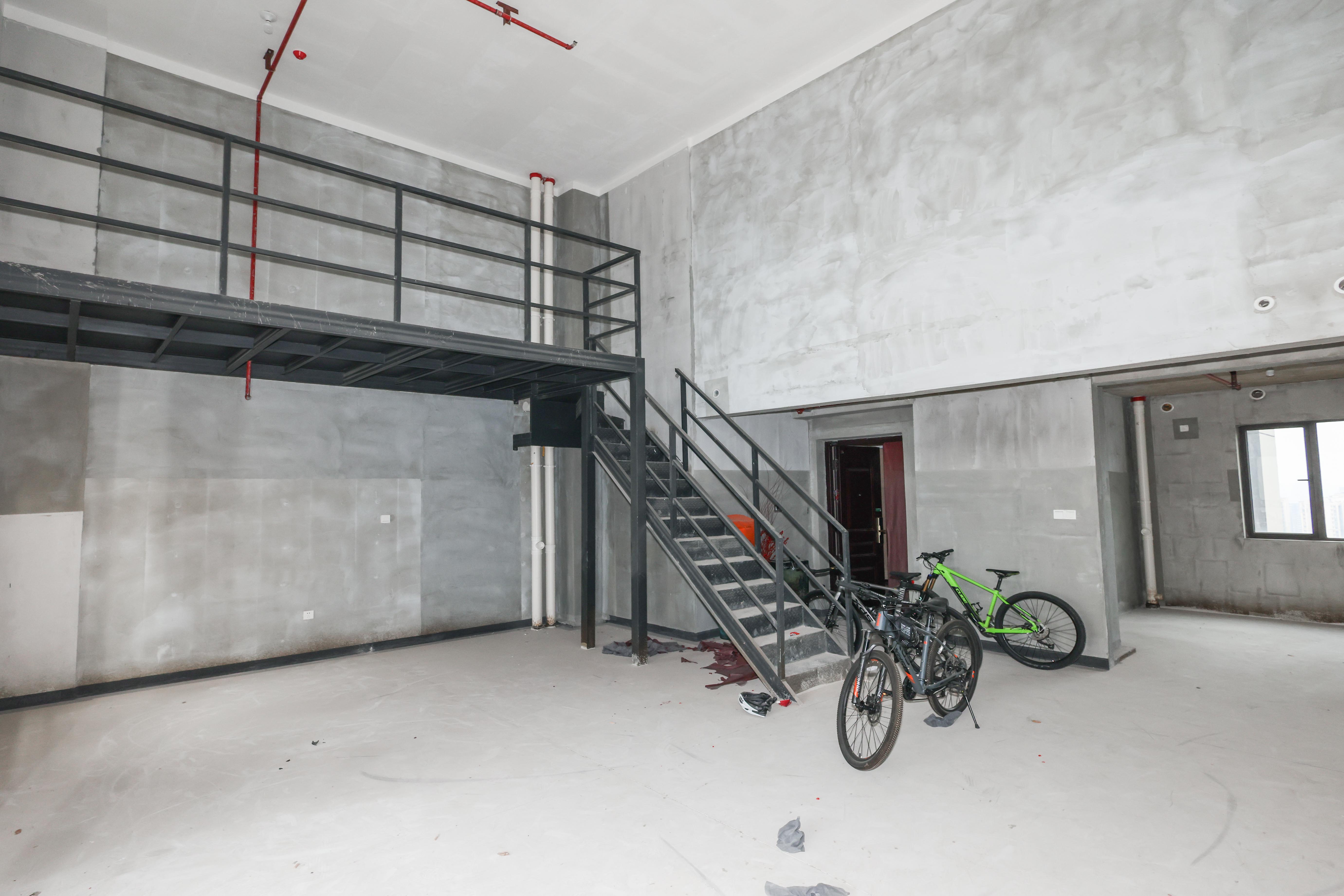 建发央著  4室2厅2卫   268.00万客厅