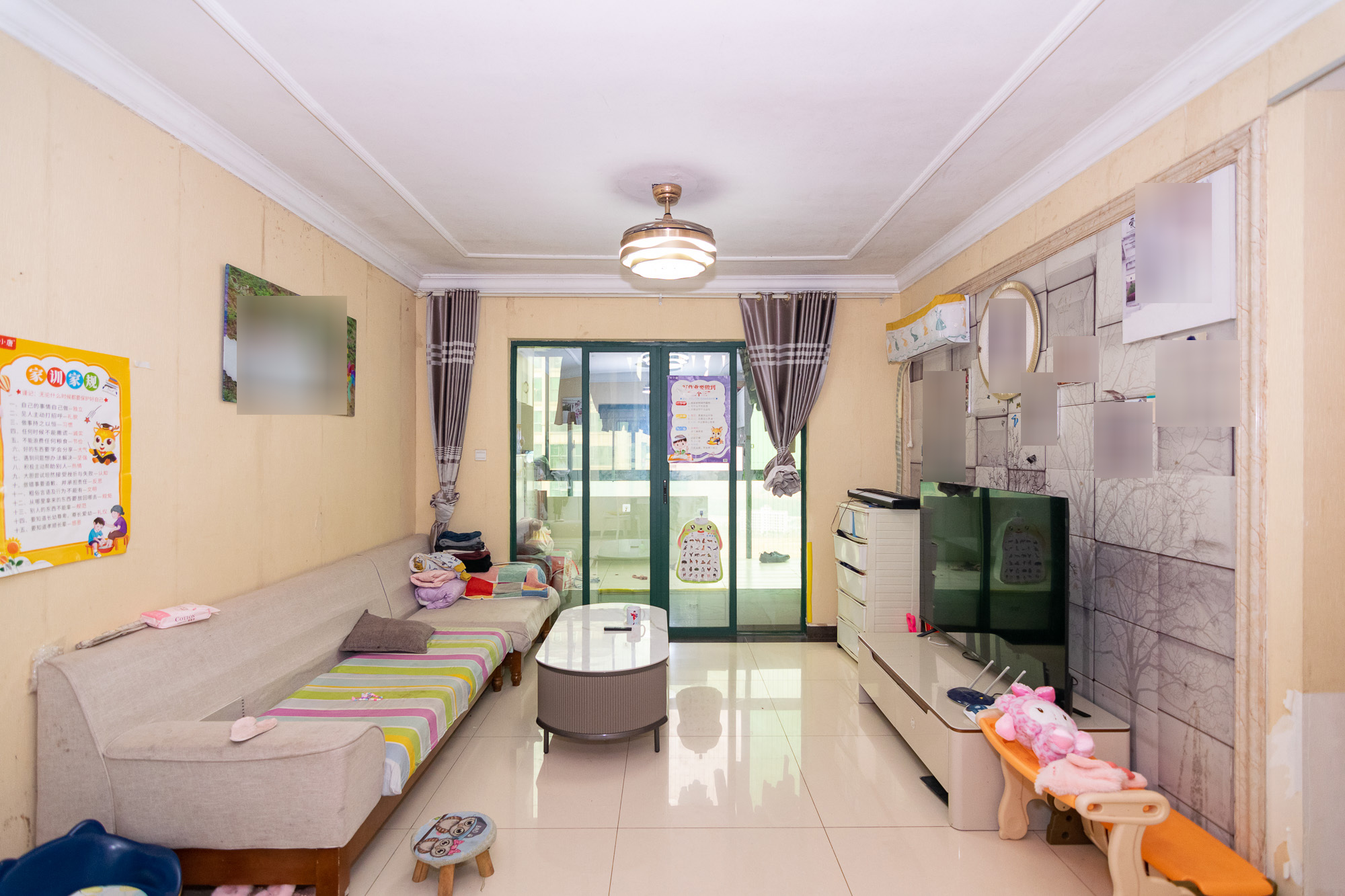 富基世纪公园 3室2厅1卫 64.0万 富基世纪公园 3室2厅1卫 64.0万客厅