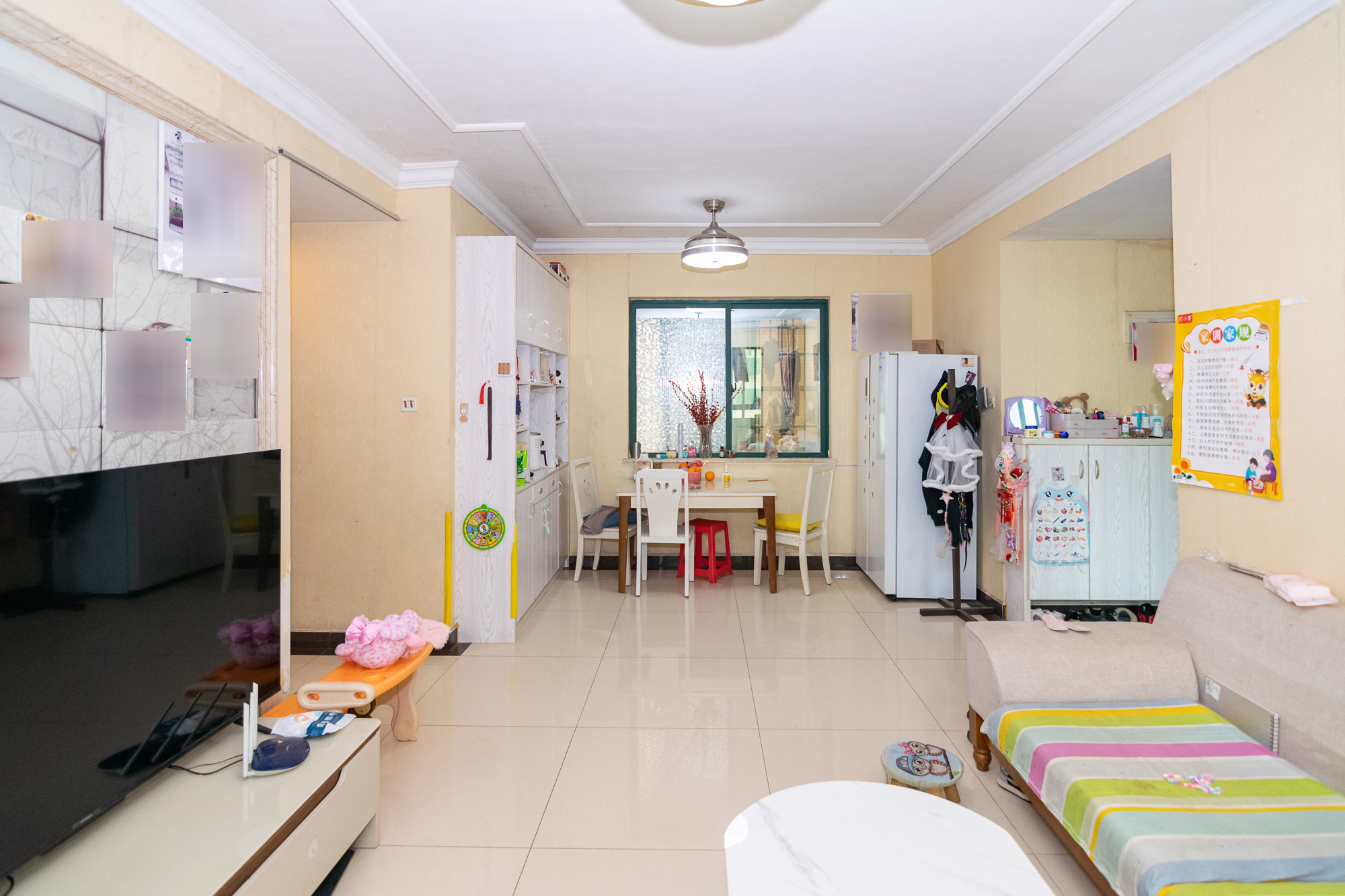 富基世纪公园 3室2厅1卫 64.0万 富基世纪公园 3室2厅1卫 64.0万客厅