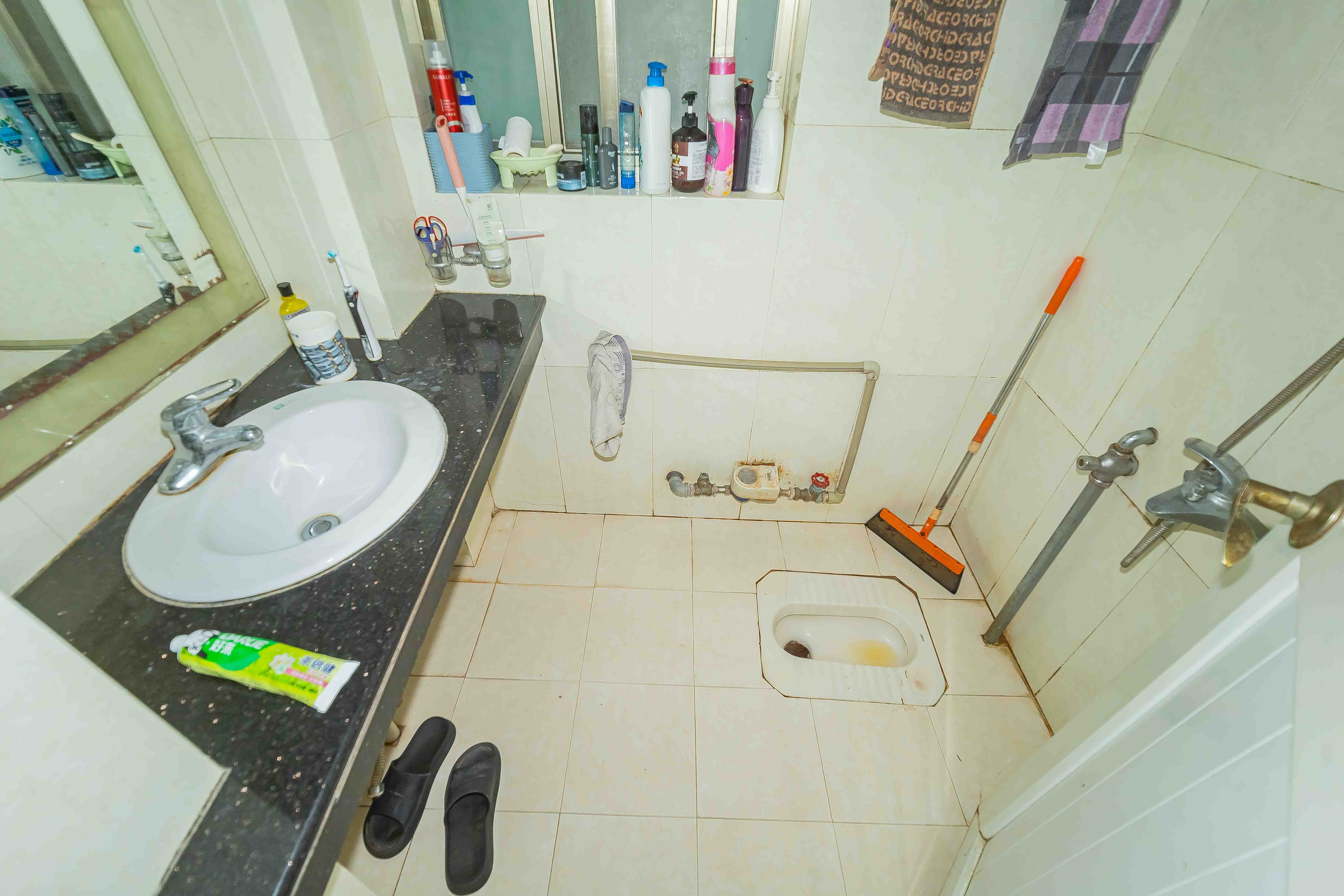 省水院宿舍 3室2厅2卫 165.0万 省水院宿舍 3室2厅2卫 165.0万卫生间