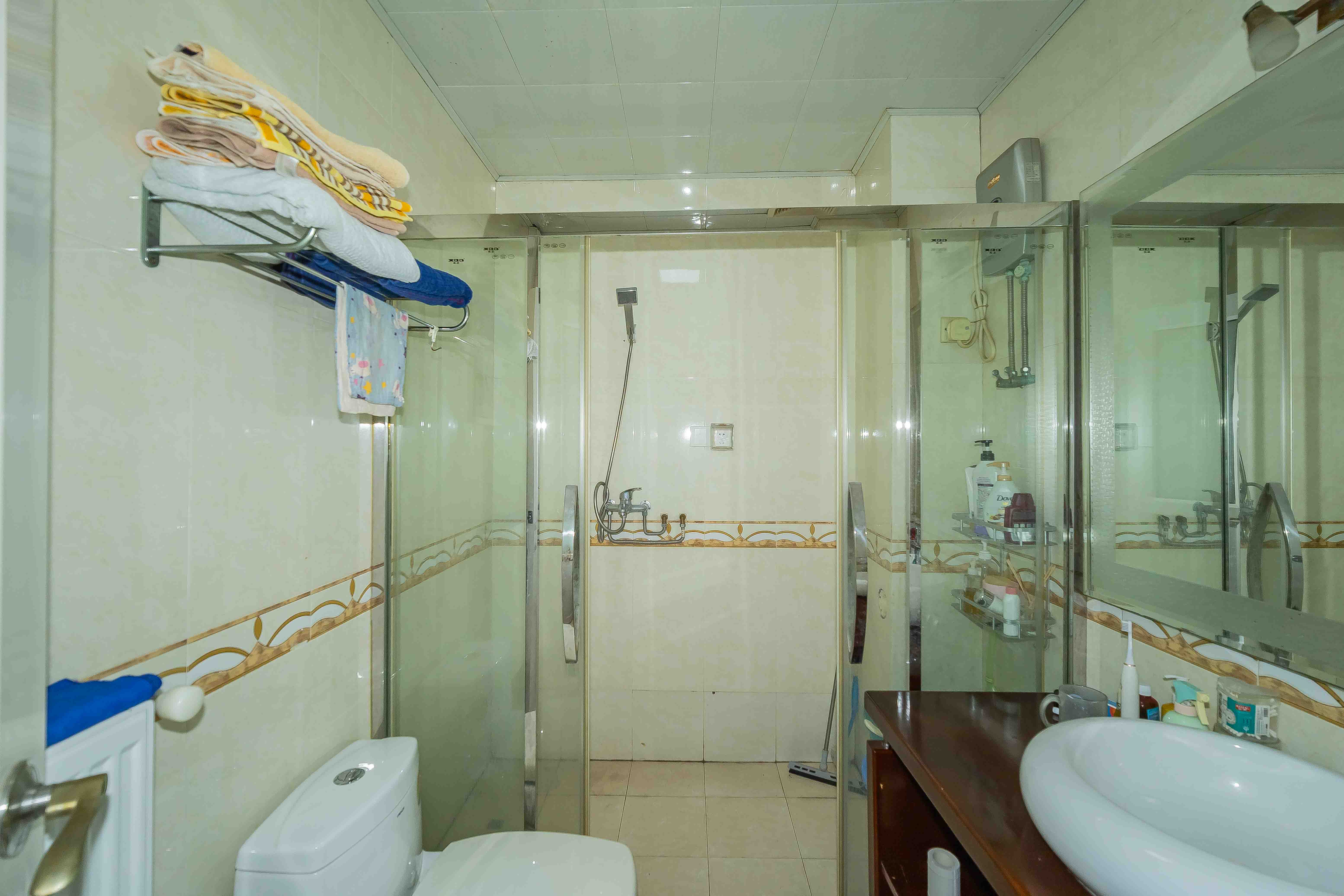 省水院宿舍 3室2厅2卫 165.0万 省水院宿舍 3室2厅2卫 165.0万卫生间