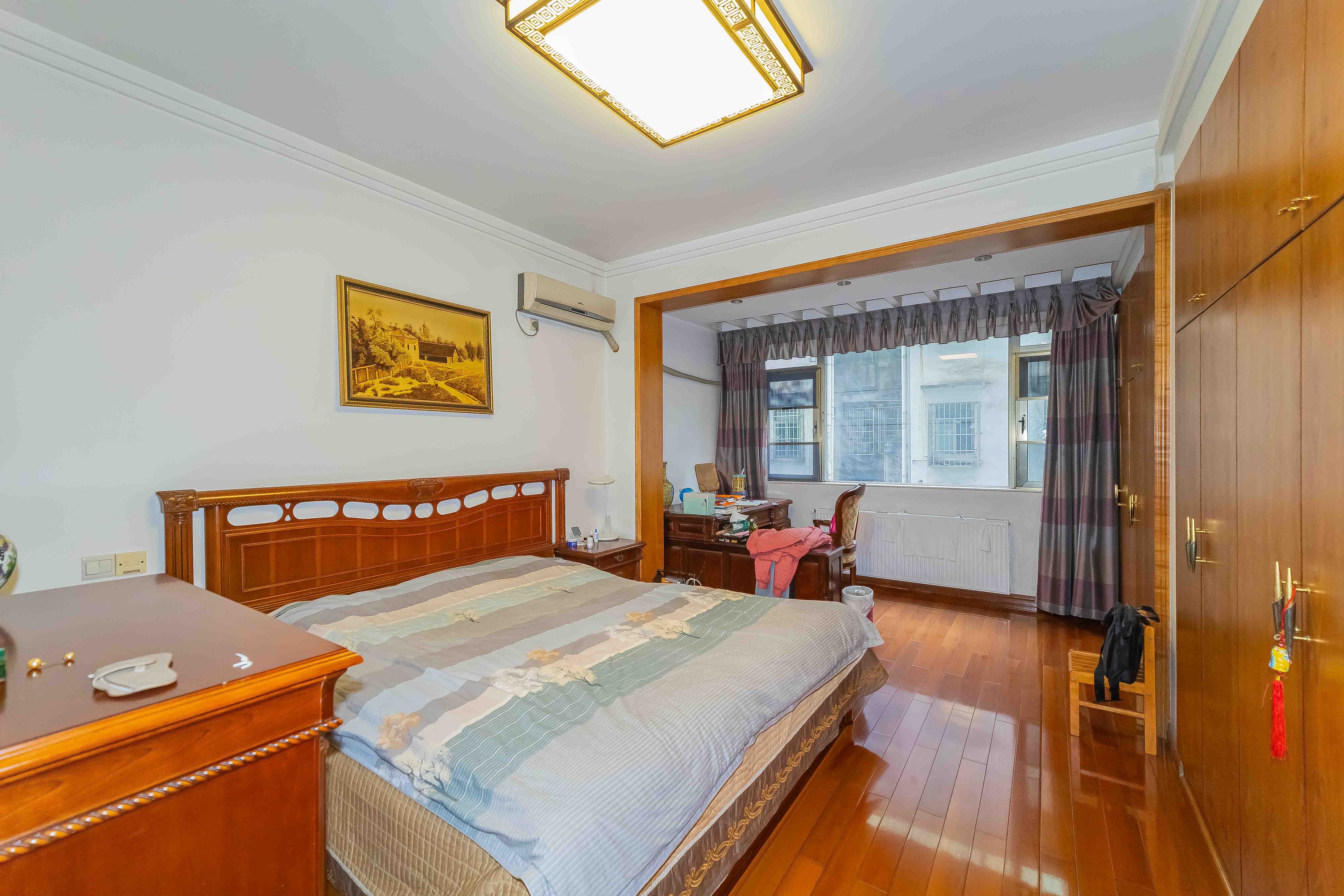 省水院宿舍 3室2厅2卫 165.0万 省水院宿舍 3室2厅2卫 165.0万卧室