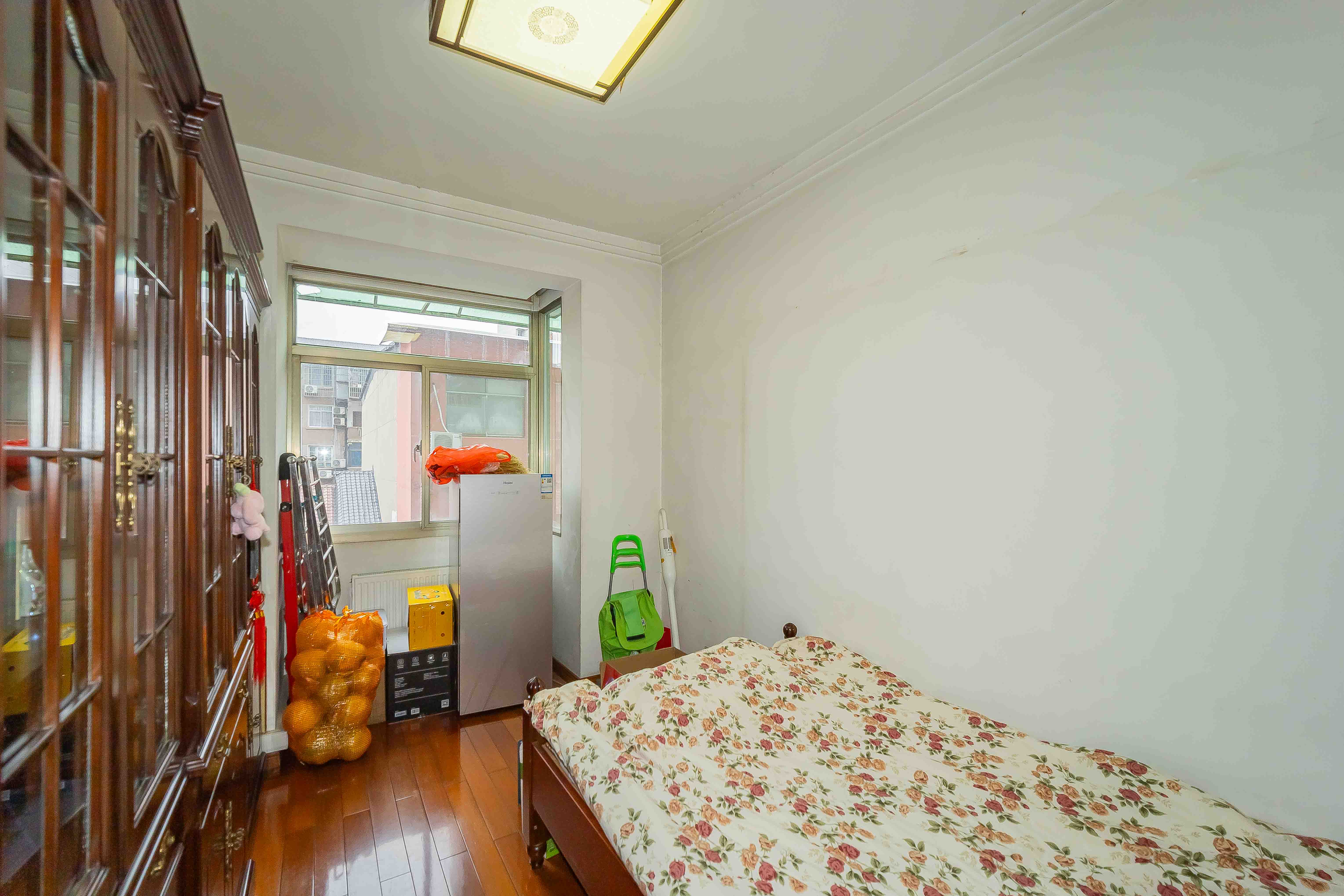 省水院宿舍 3室2厅2卫 165.0万 省水院宿舍 3室2厅2卫 165.0万卧室