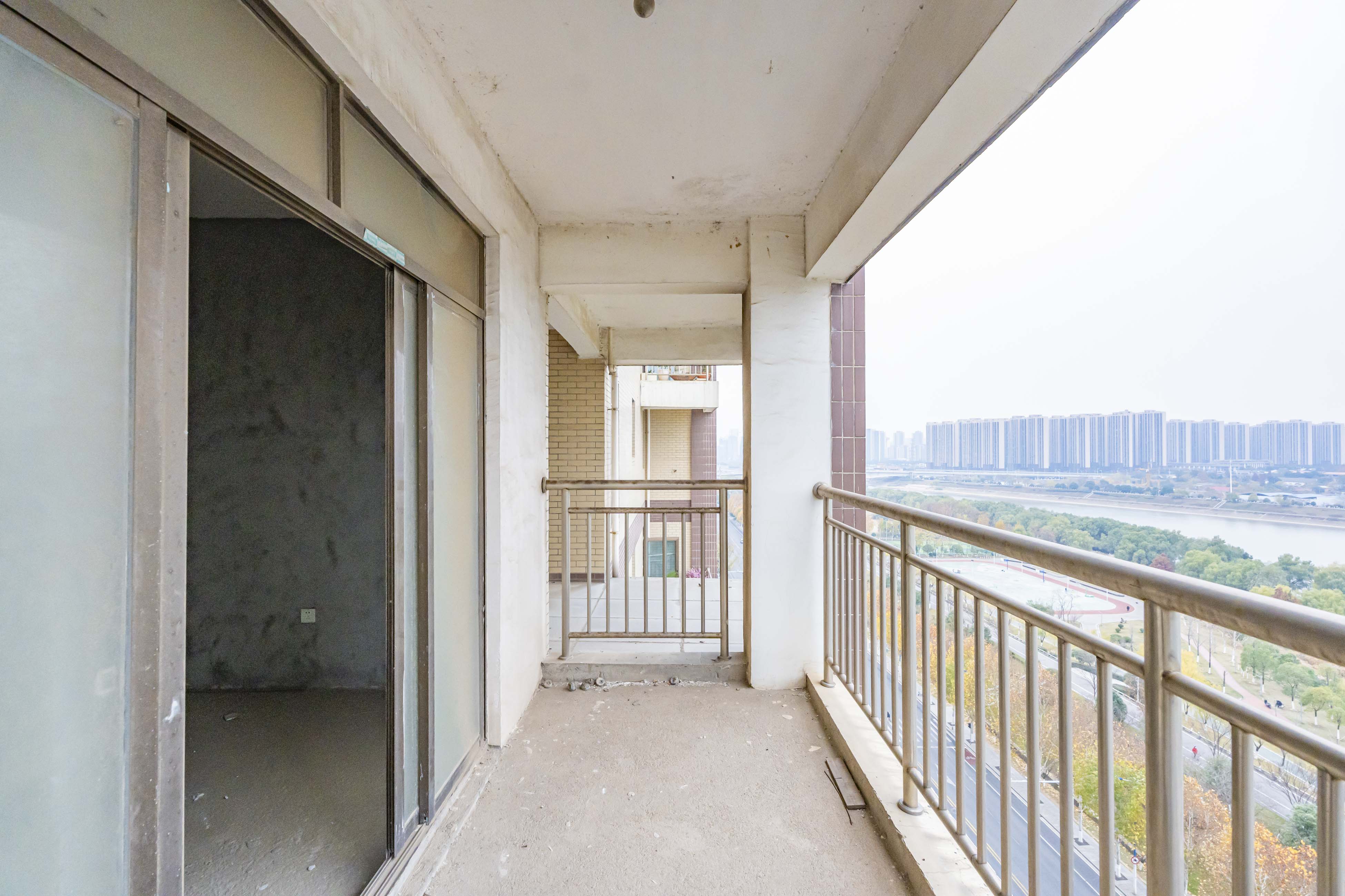 四方水岸(世方水岸)  3室2厅2卫   128.00万阳台