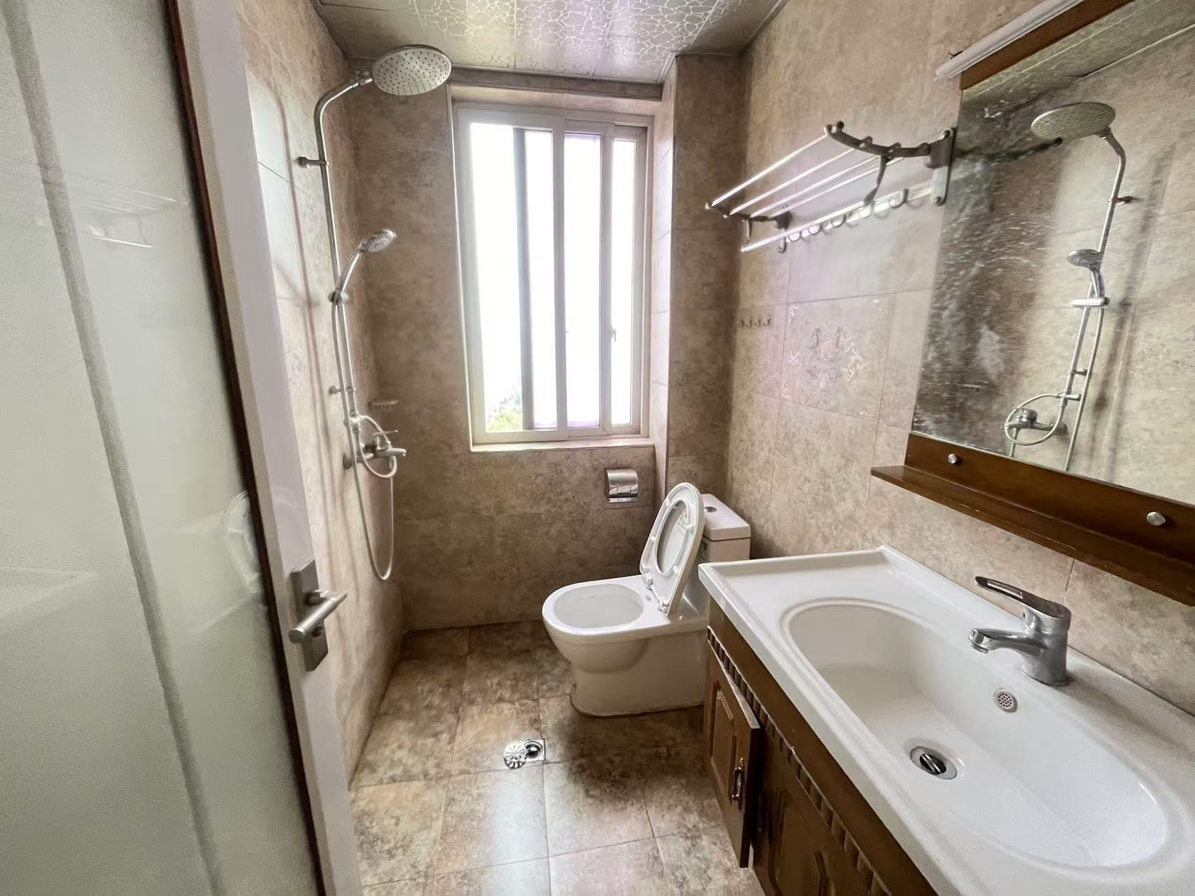 中悦领秀金都 2室2厅1卫 1500.0元/月 中悦领秀金都 2室2厅1卫 1500.0元/月室内图