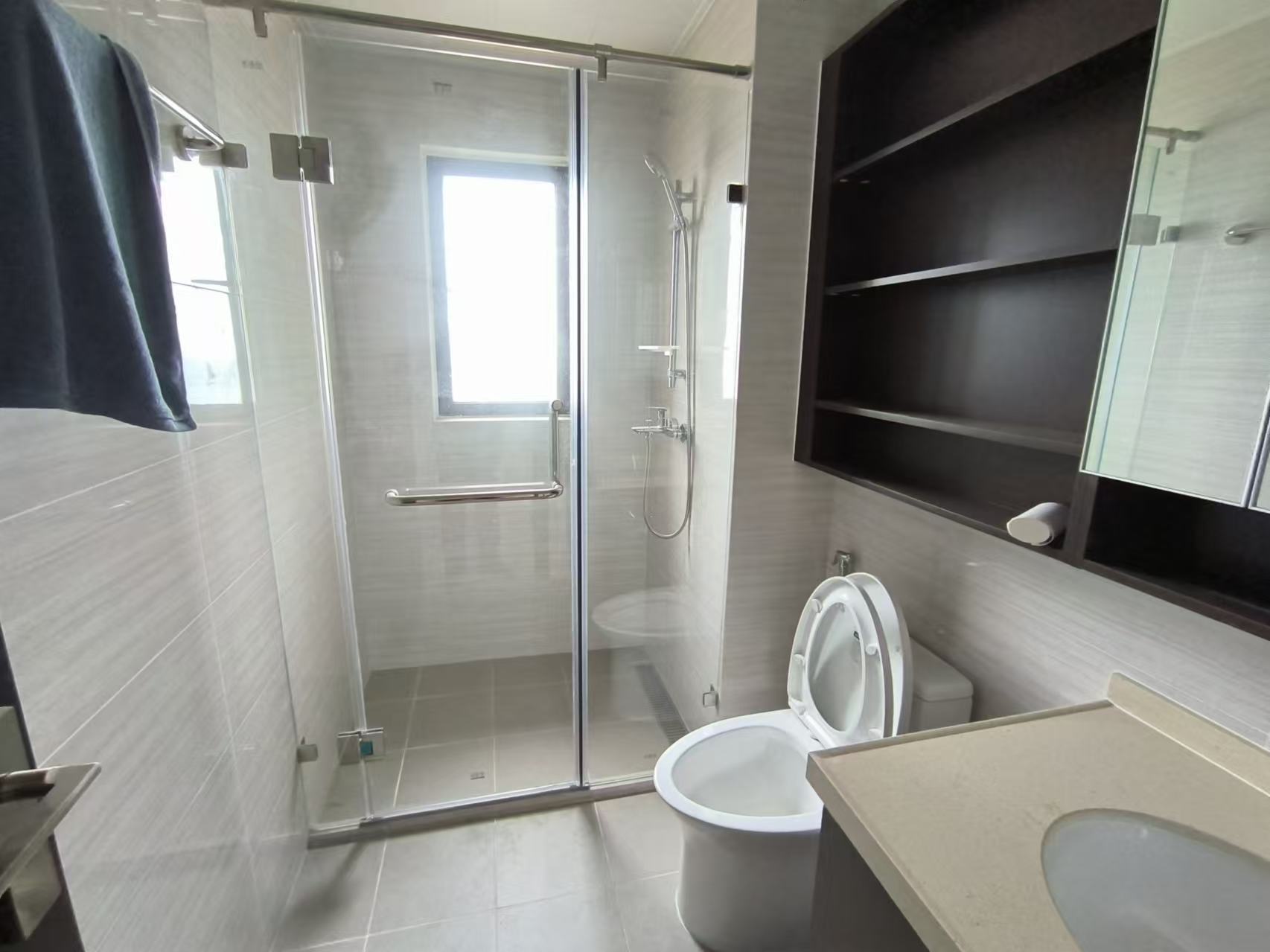 蓝溪谷 4室2厅1卫 2000.0元/月 蓝溪谷 4室2厅1卫 2000.0元/月室内图