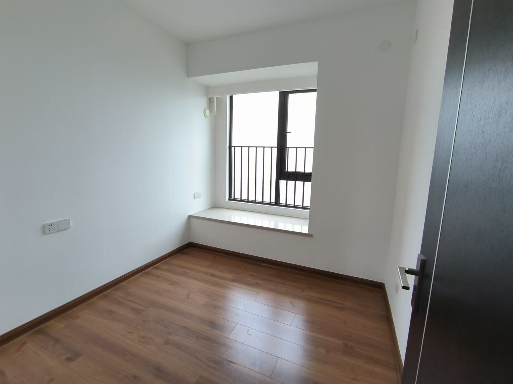 蓝溪谷 4室2厅1卫 2000.0元/月 蓝溪谷 4室2厅1卫 2000.0元/月室内图