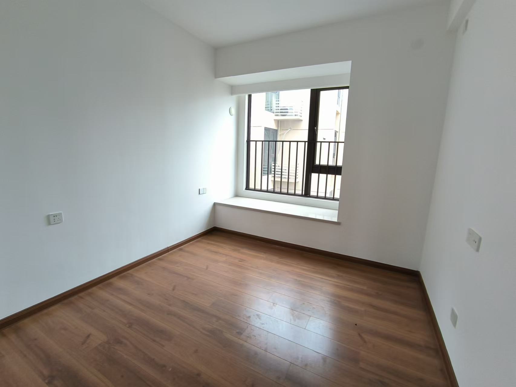 蓝溪谷 4室2厅1卫 2000.0元/月 蓝溪谷 4室2厅1卫 2000.0元/月室内图