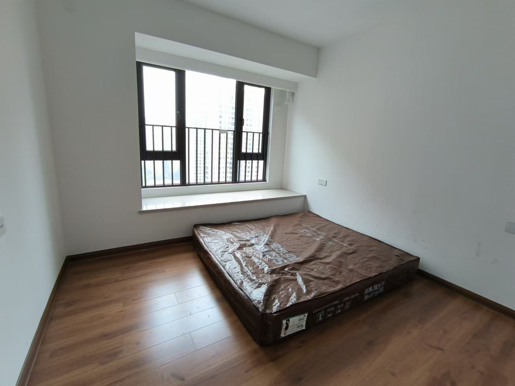 蓝溪谷 4室2厅1卫 2000.0元/月 蓝溪谷 4室2厅1卫 2000.0元/月室内图