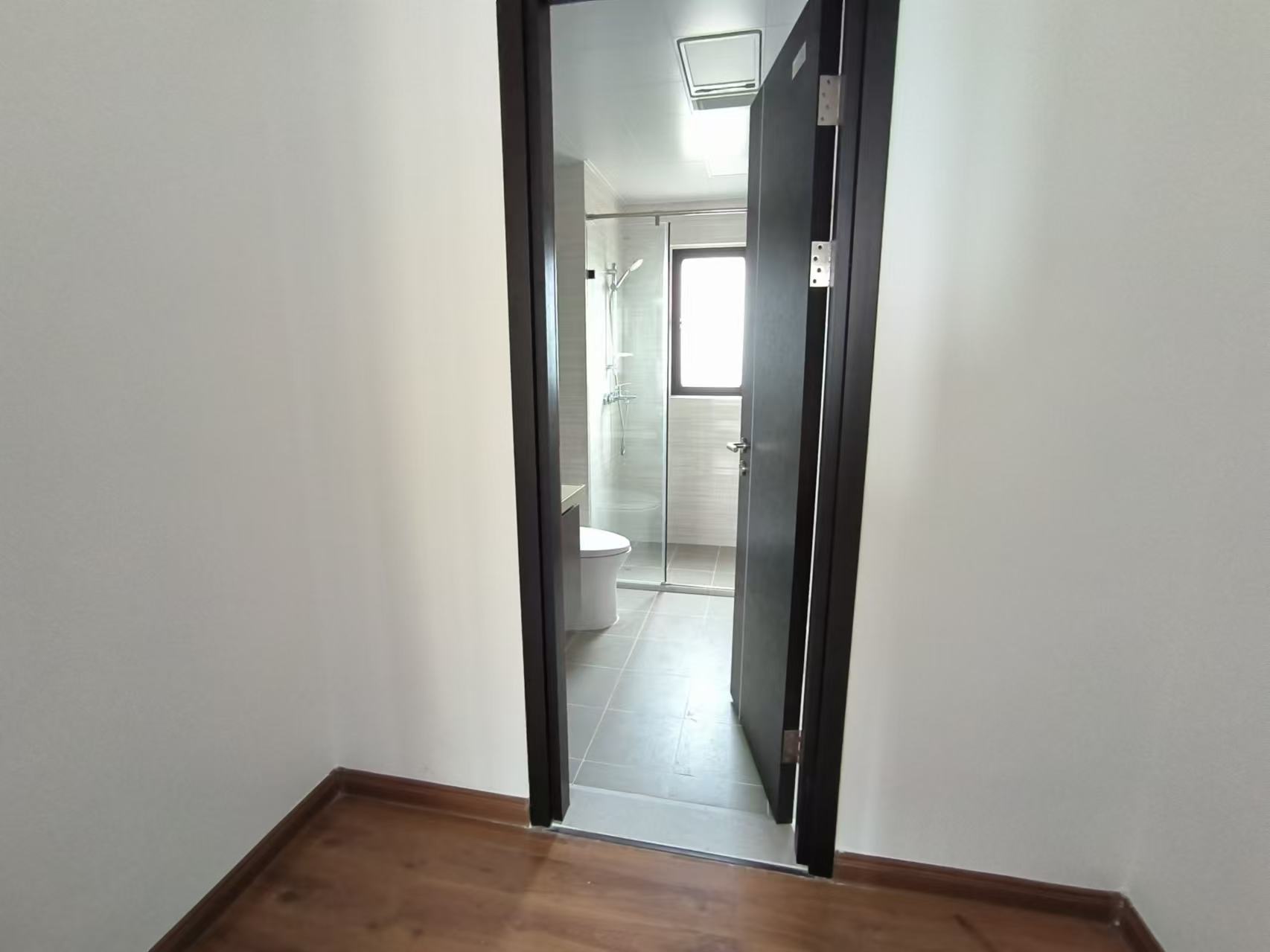 蓝溪谷 4室2厅1卫 2000.0元/月 蓝溪谷 4室2厅1卫 2000.0元/月室内图