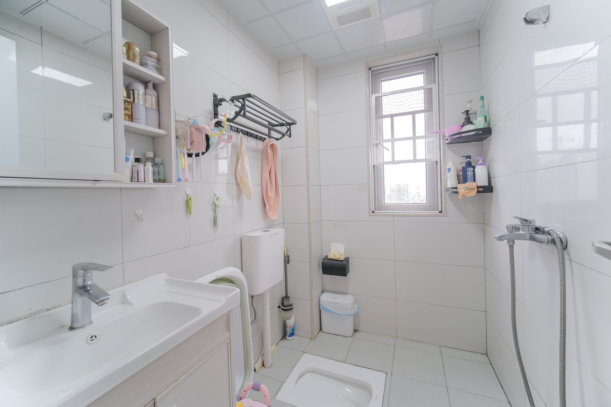 荣盛花语城 3室2厅1卫 67.8万 荣盛花语城 3室2厅1卫 67.8万卫生间