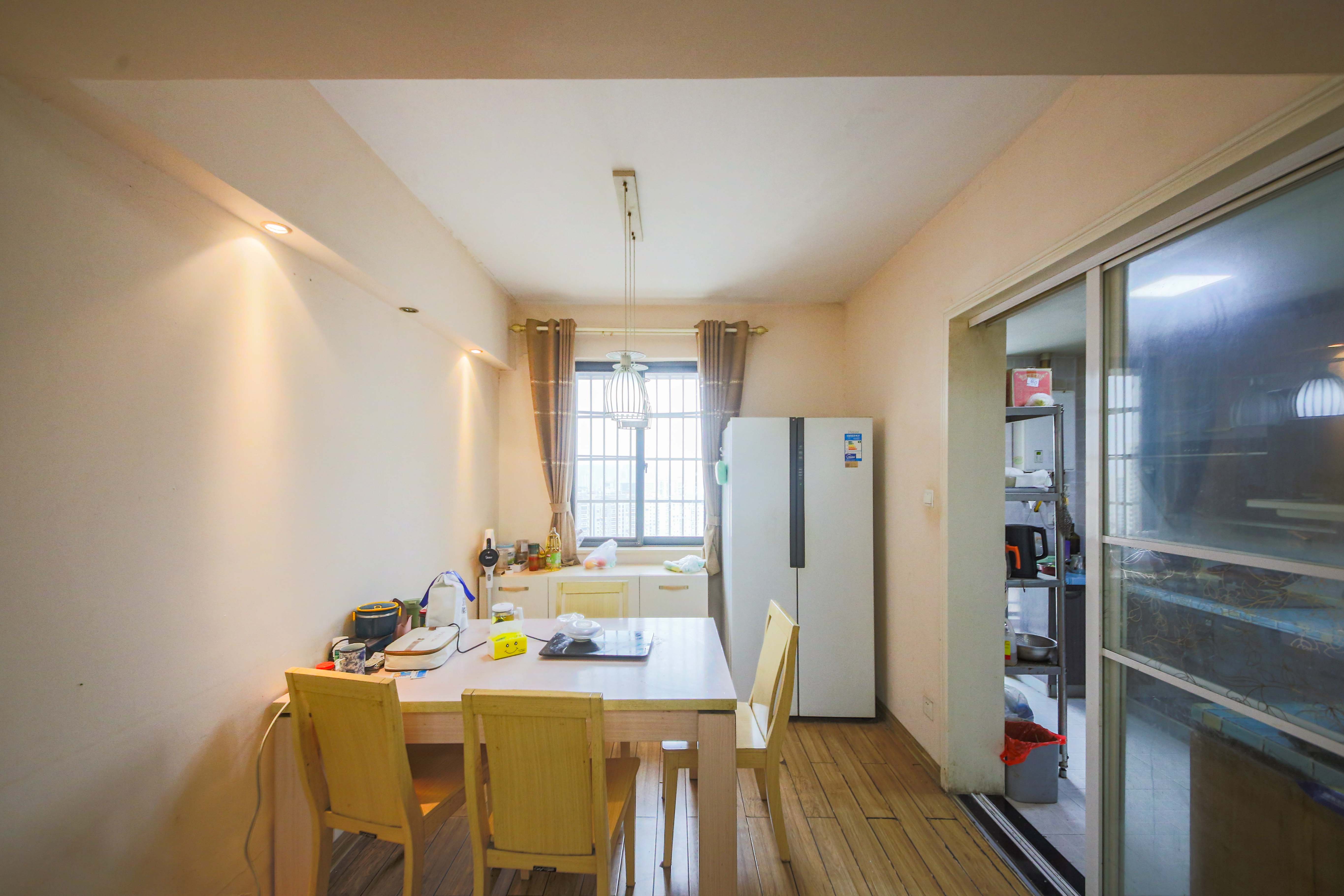 童话里 3室2厅2卫 90.0万 童话里 3室2厅2卫 90.0万客厅