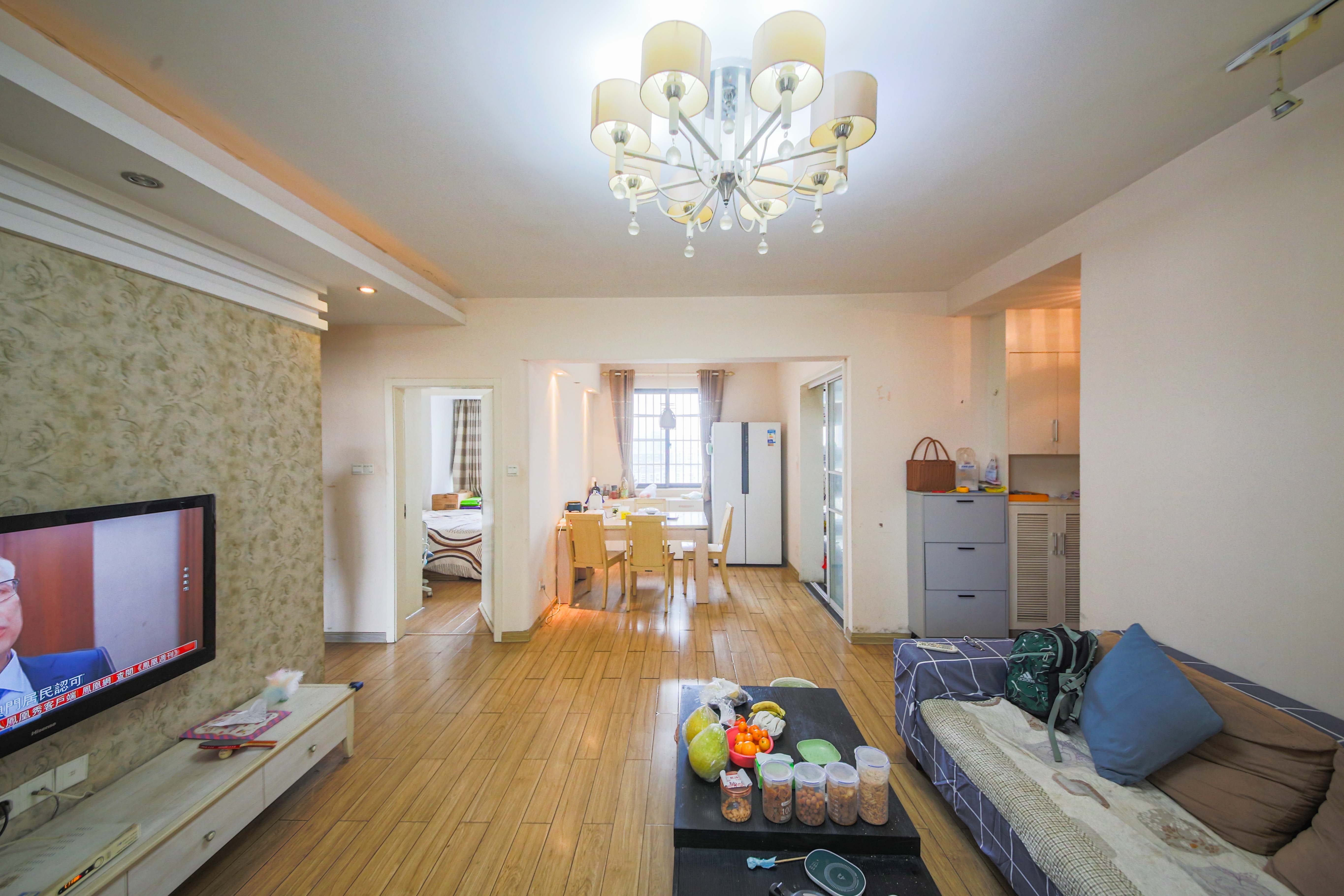 童话里 3室2厅2卫 90.0万 童话里 3室2厅2卫 90.0万客厅