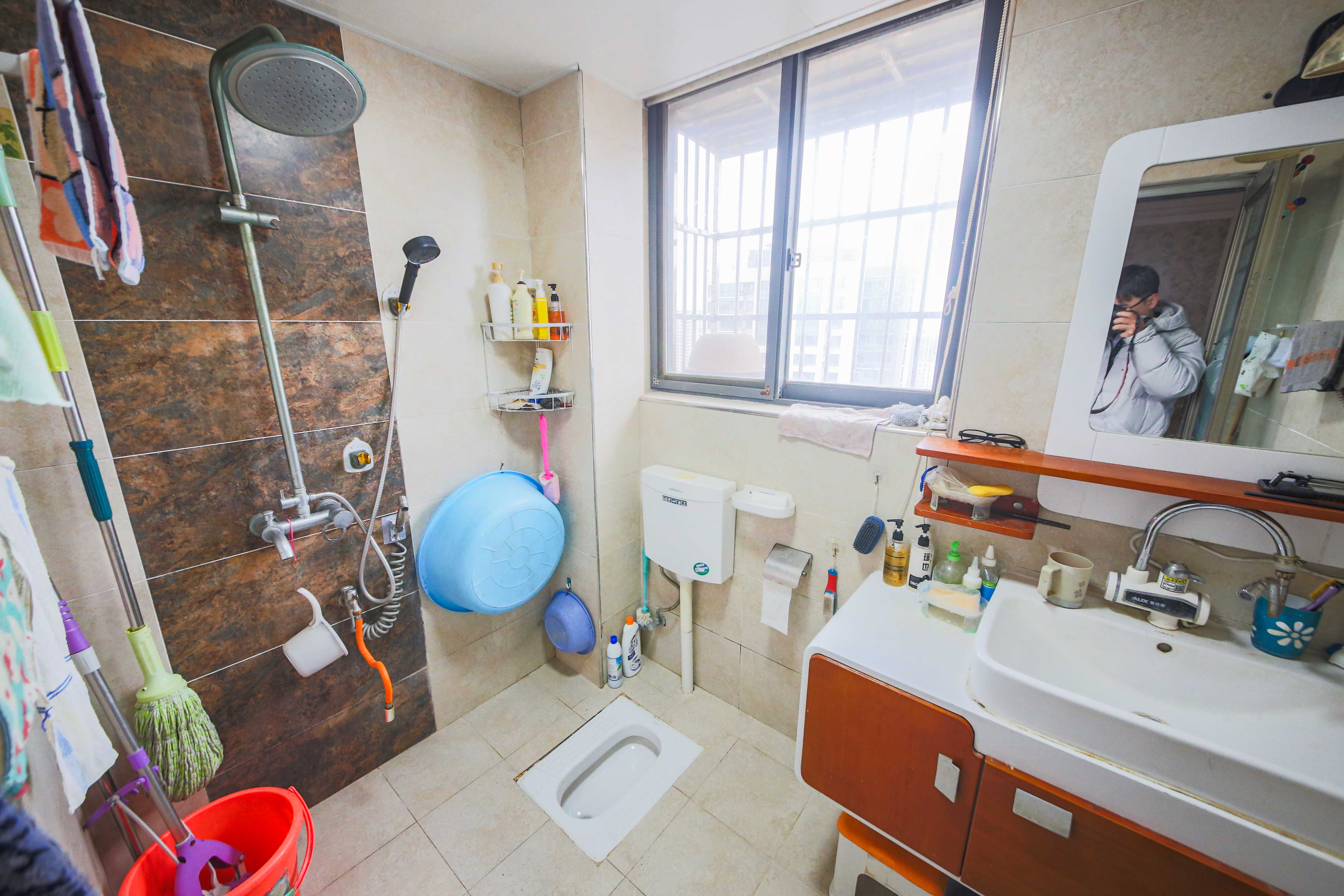 童话里 3室2厅2卫 90.0万 童话里 3室2厅2卫 90.0万卫生间