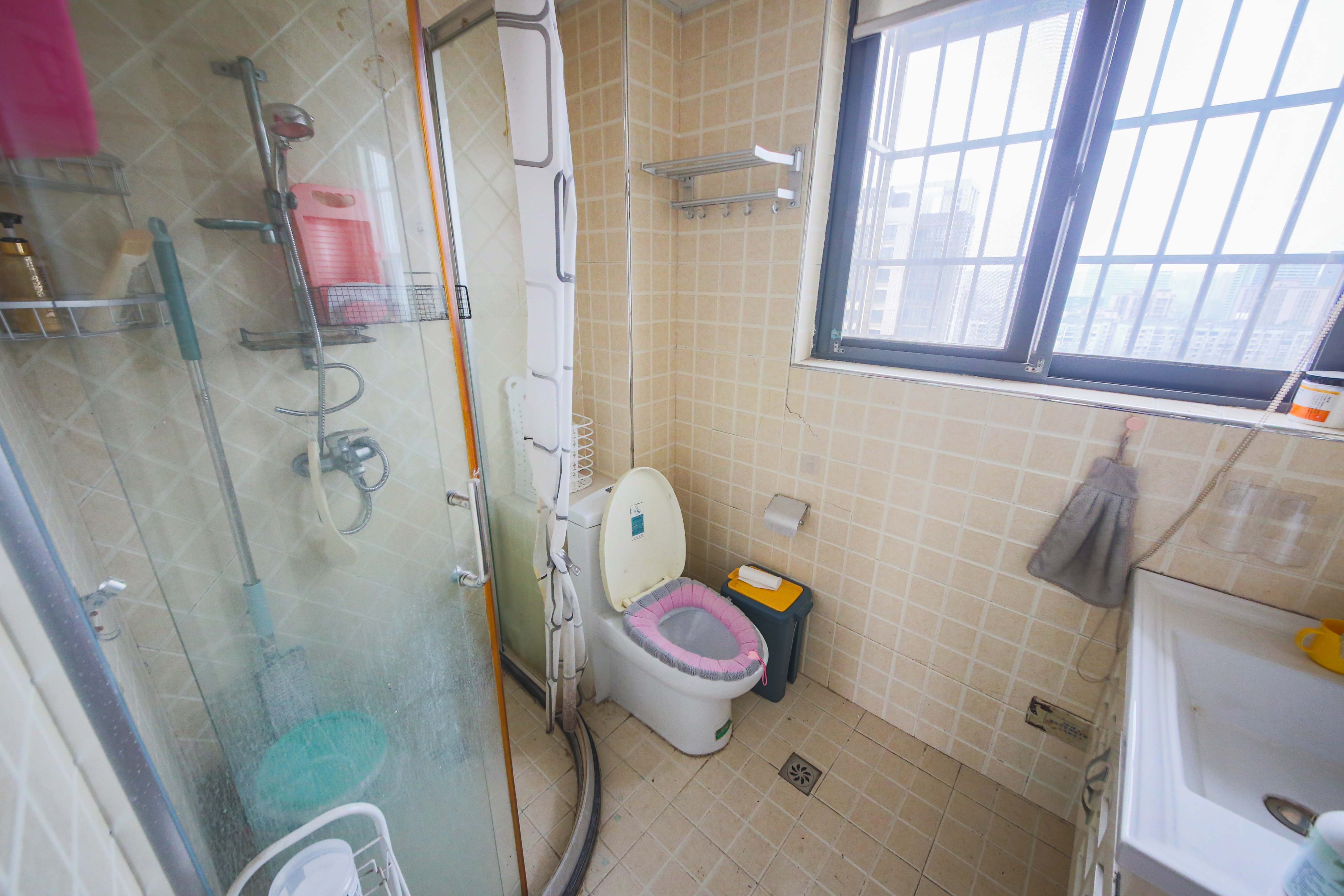 童话里 3室2厅2卫 90.0万 童话里 3室2厅2卫 90.0万卫生间