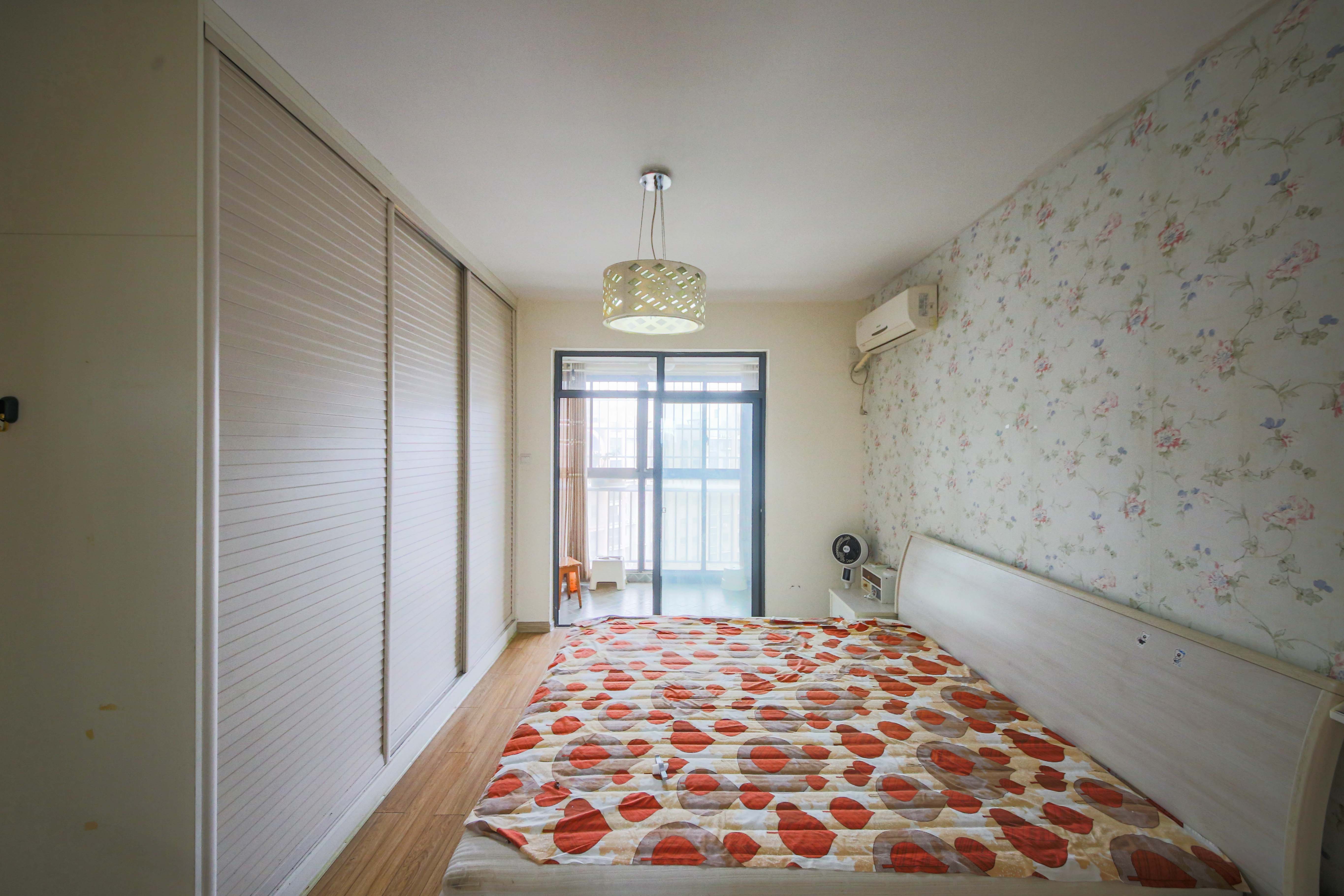 童话里 3室2厅2卫 90.0万 童话里 3室2厅2卫 90.0万卧室