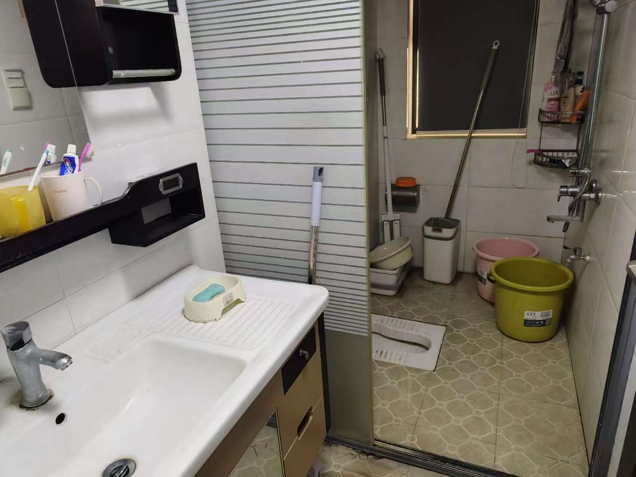莱茵城  3室2厅1卫   2000.00元/月室内图