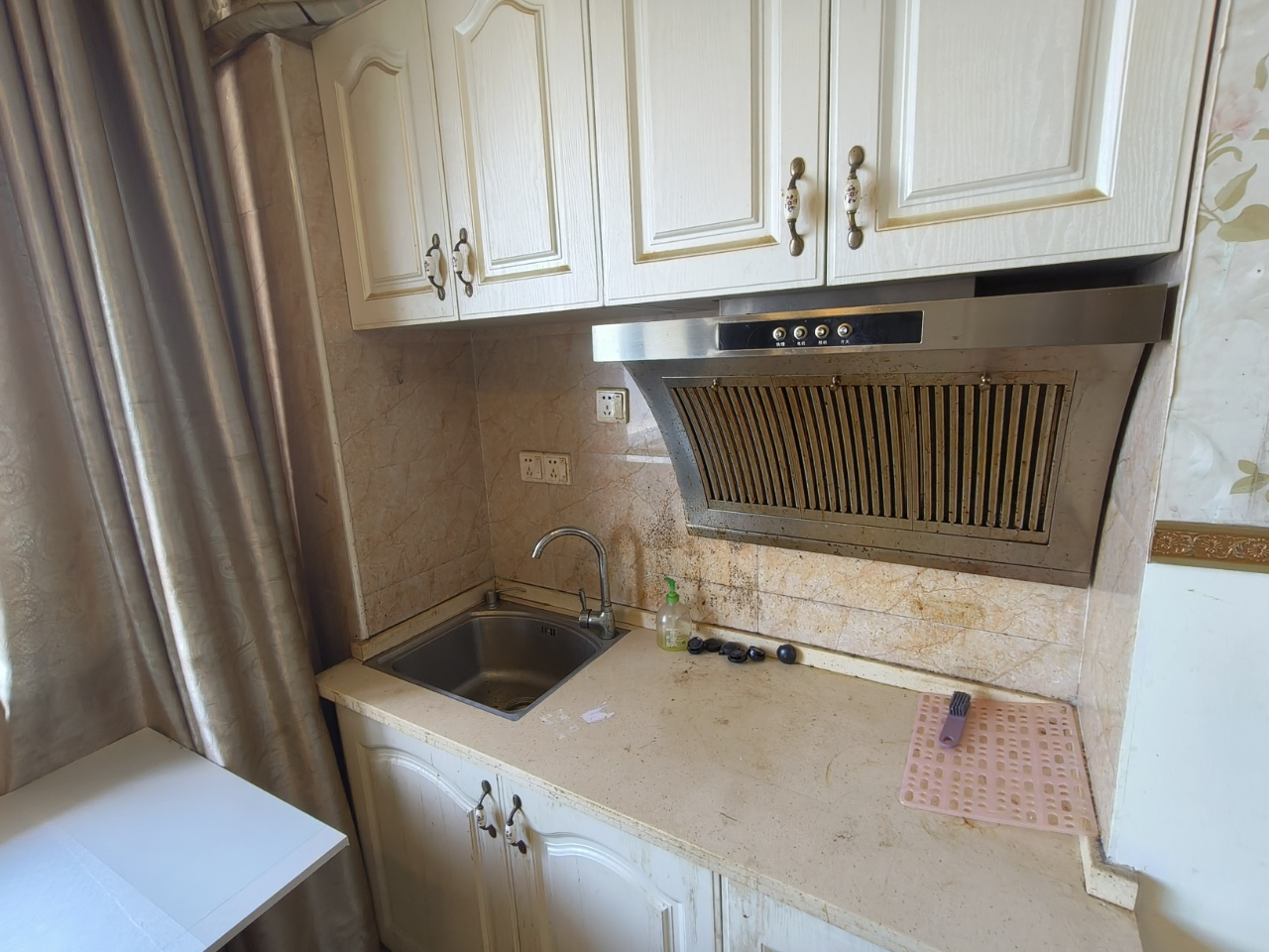 龙腾国际 1室1厅1卫 1000.0元/月 龙腾国际 1室1厅1卫 1000.0元/月室内图