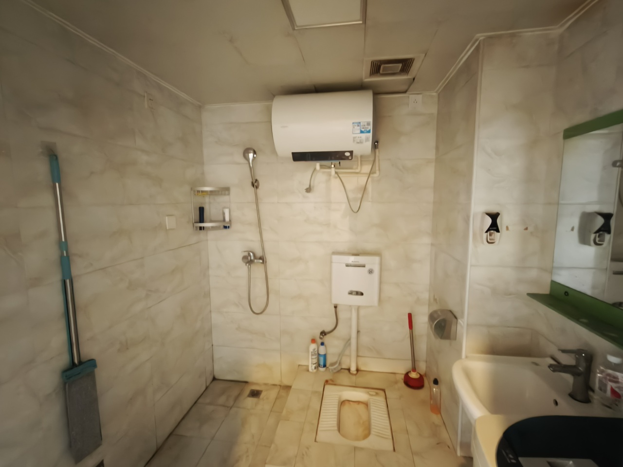 龙腾国际 1室1厅1卫 1000.0元/月 龙腾国际 1室1厅1卫 1000.0元/月室内图