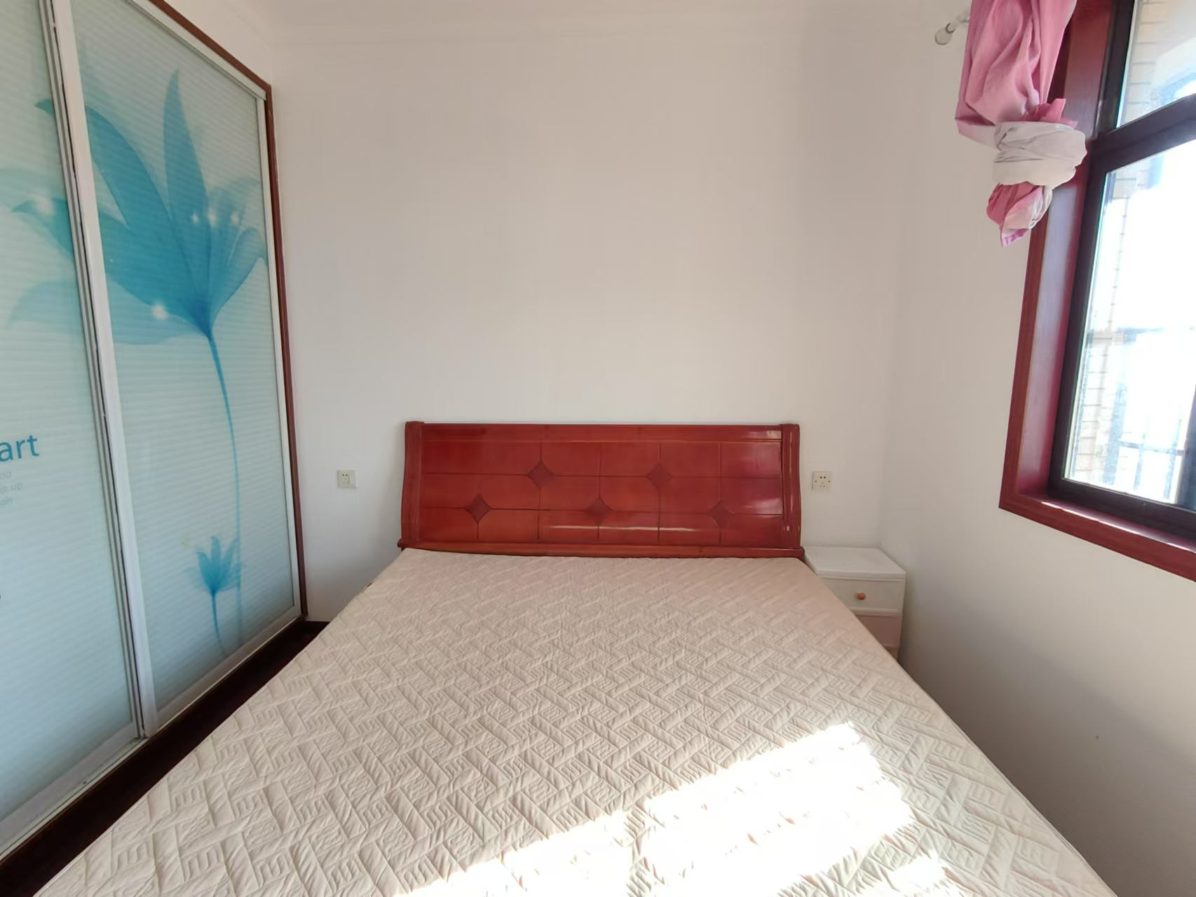 三景华御  4室2厅2卫   1600.00元/月室内图