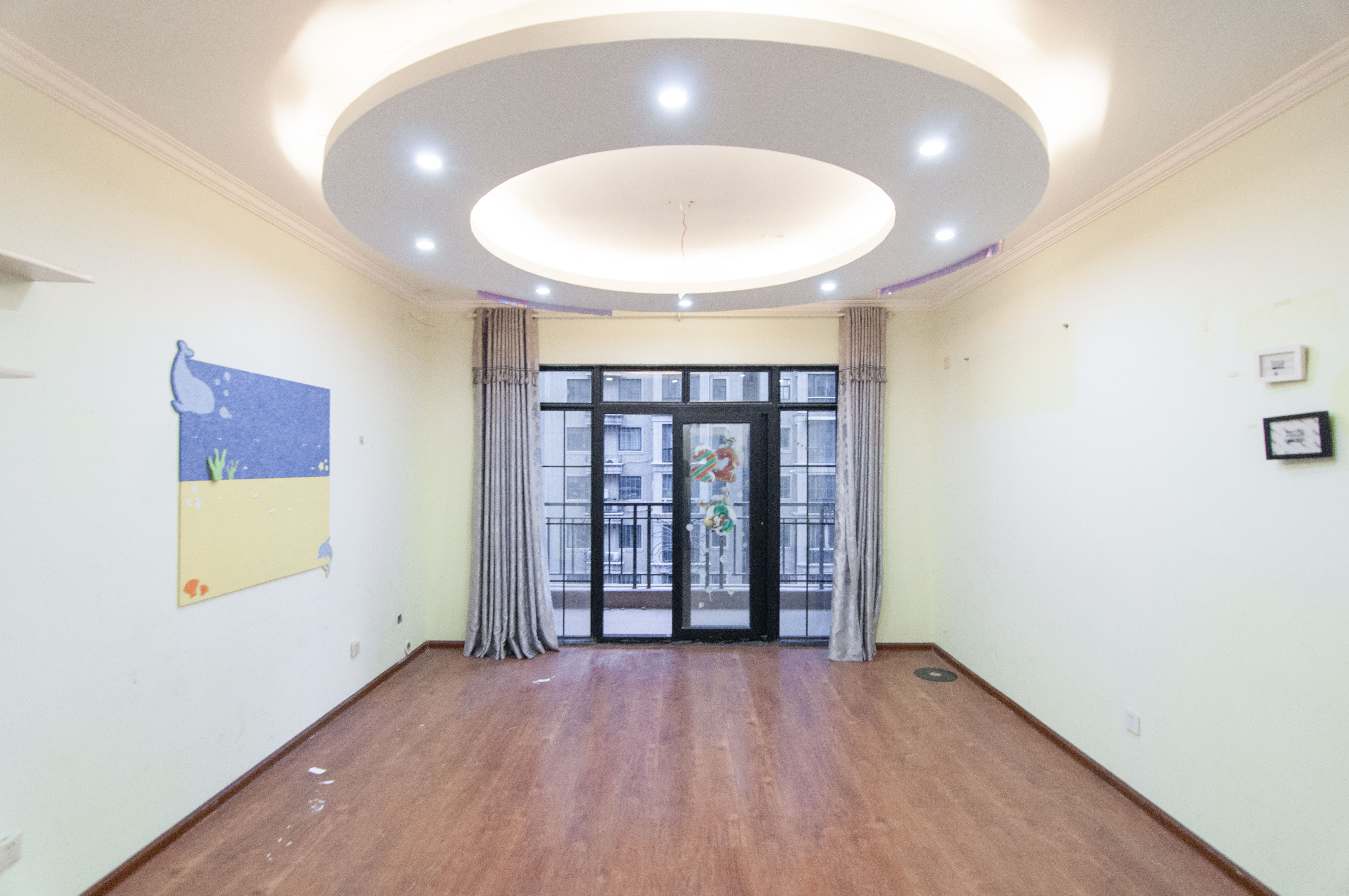 沁园春御院 4室2厅2卫 168.0万 沁园春御院 4室2厅2卫 168.0万客厅