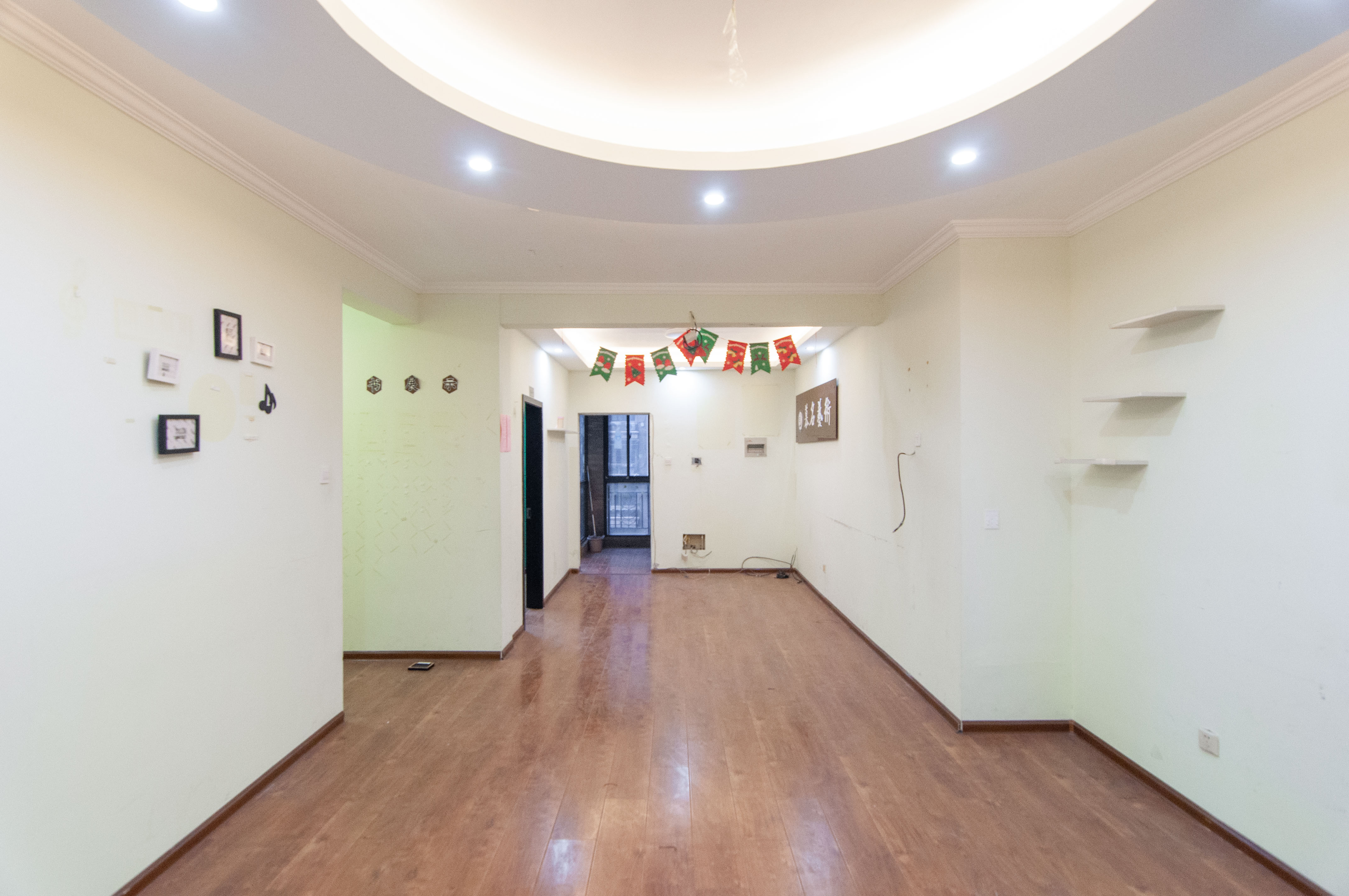 沁园春御院 4室2厅2卫 168.0万 沁园春御院 4室2厅2卫 168.0万客厅