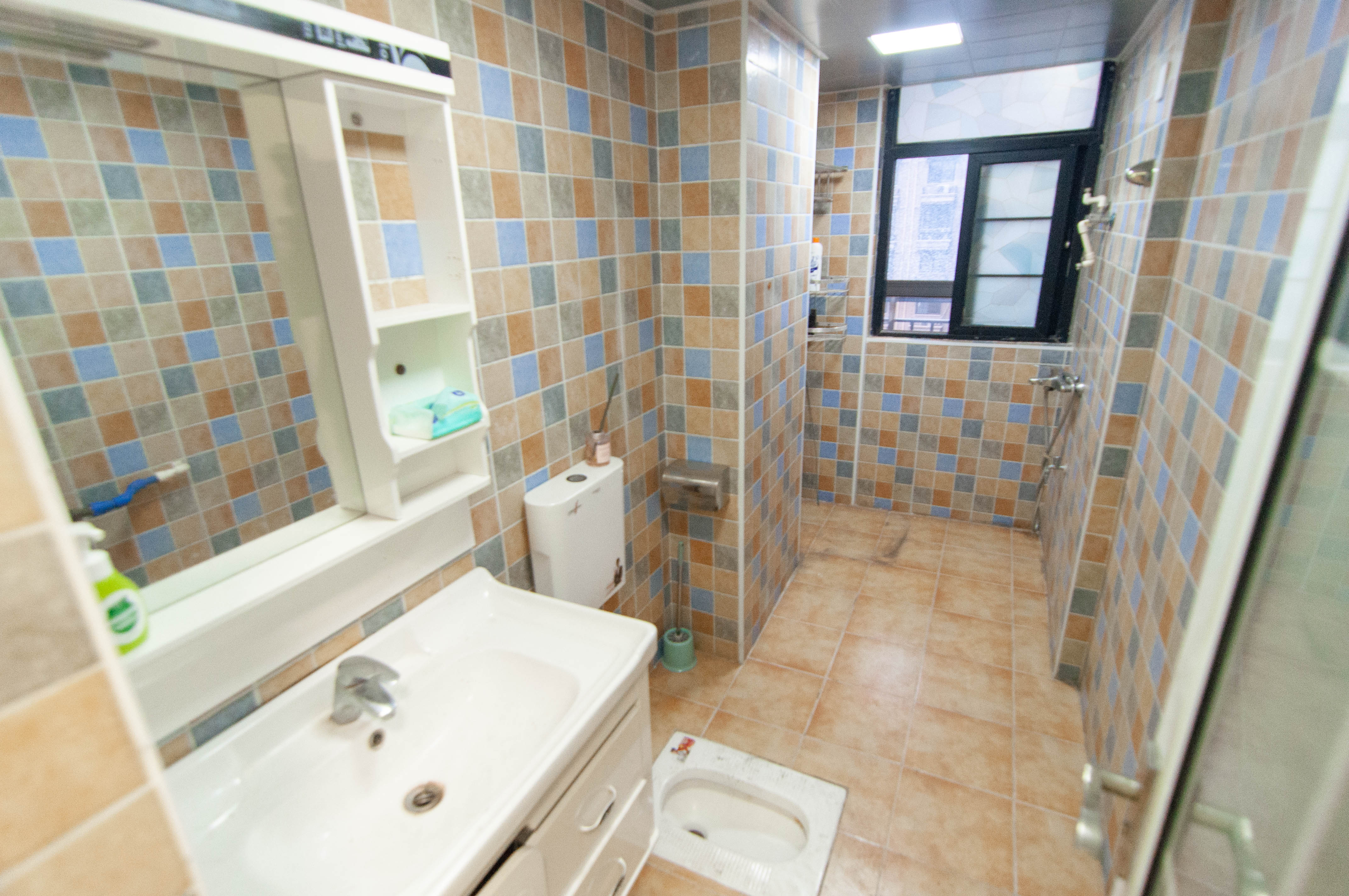 沁园春御院 4室2厅2卫 168.0万 沁园春御院 4室2厅2卫 168.0万卫生间