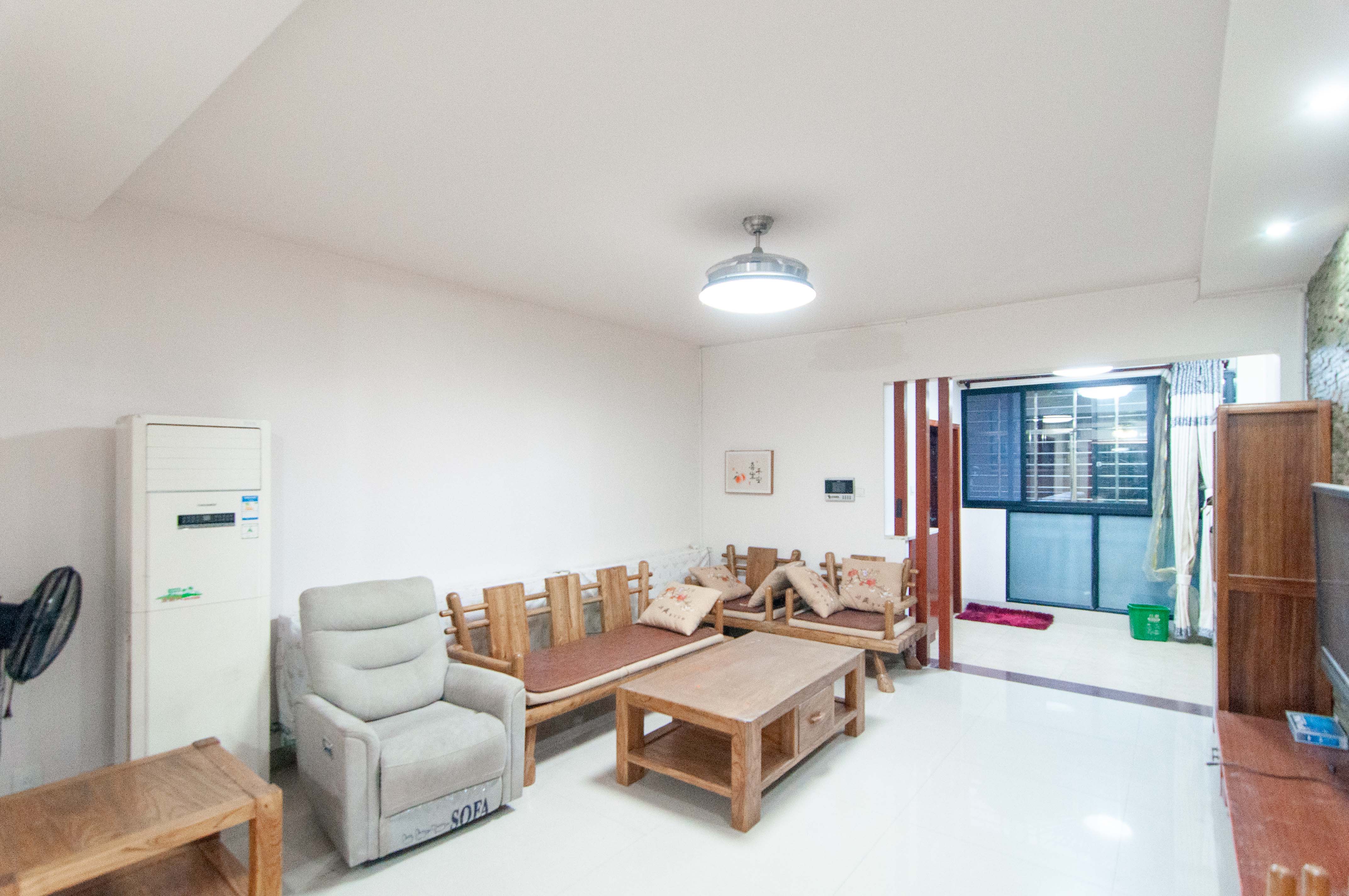 沁园春御院 3室2厅2卫 128.0万 沁园春御院 3室2厅2卫 128.0万客厅