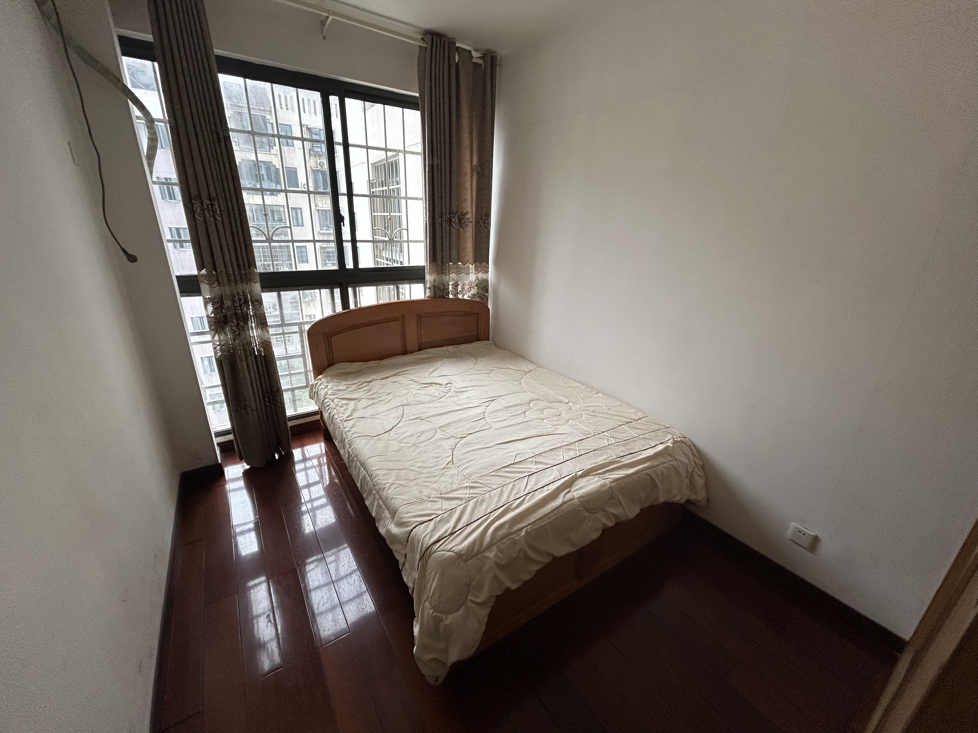西子湖畔沃府  3室2厅2卫   2400.00元/月室内图