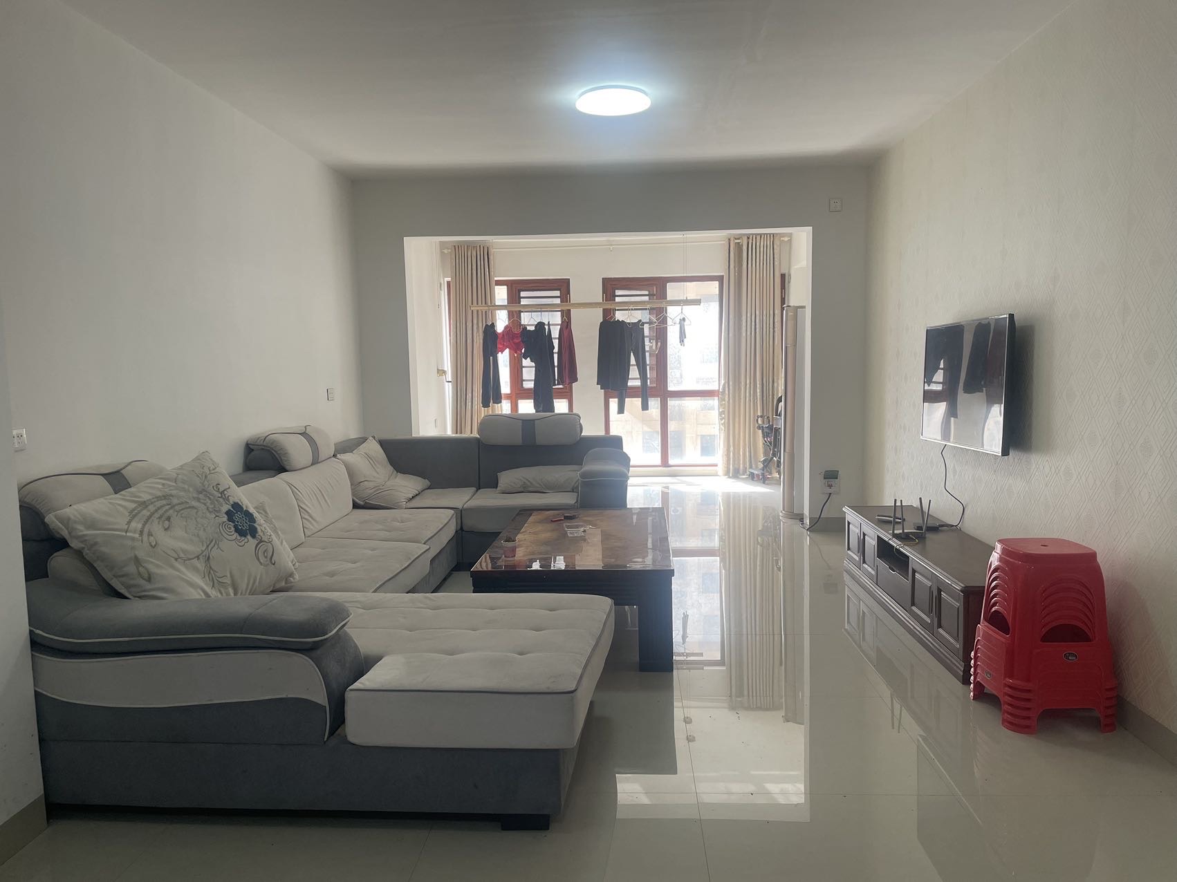 檀香山  4室2厅2卫    2200.0元/月