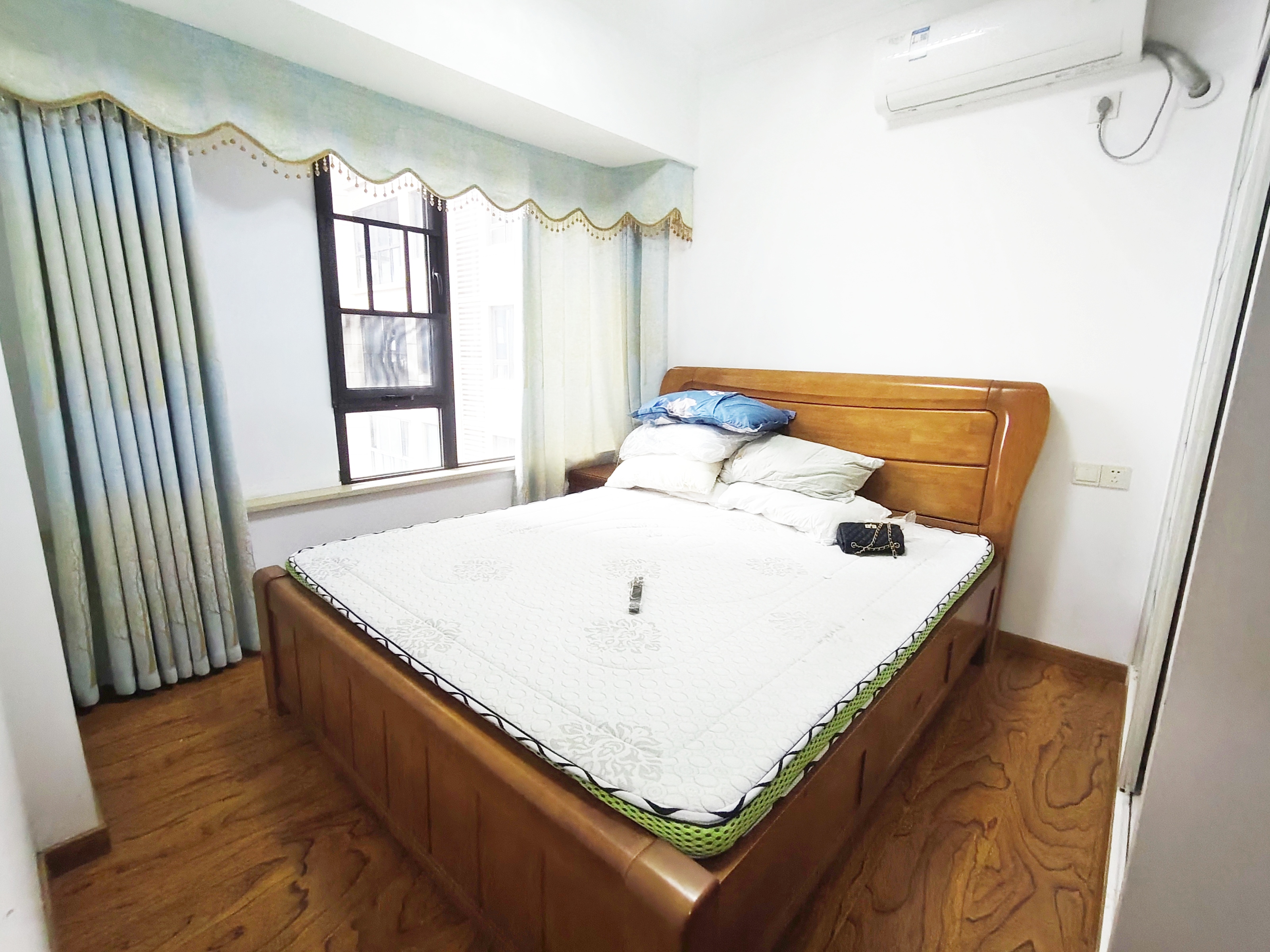 东部美的城 3室2厅2卫 2100.0元/月 东部美的城 3室2厅2卫 2100.0元/月室内图