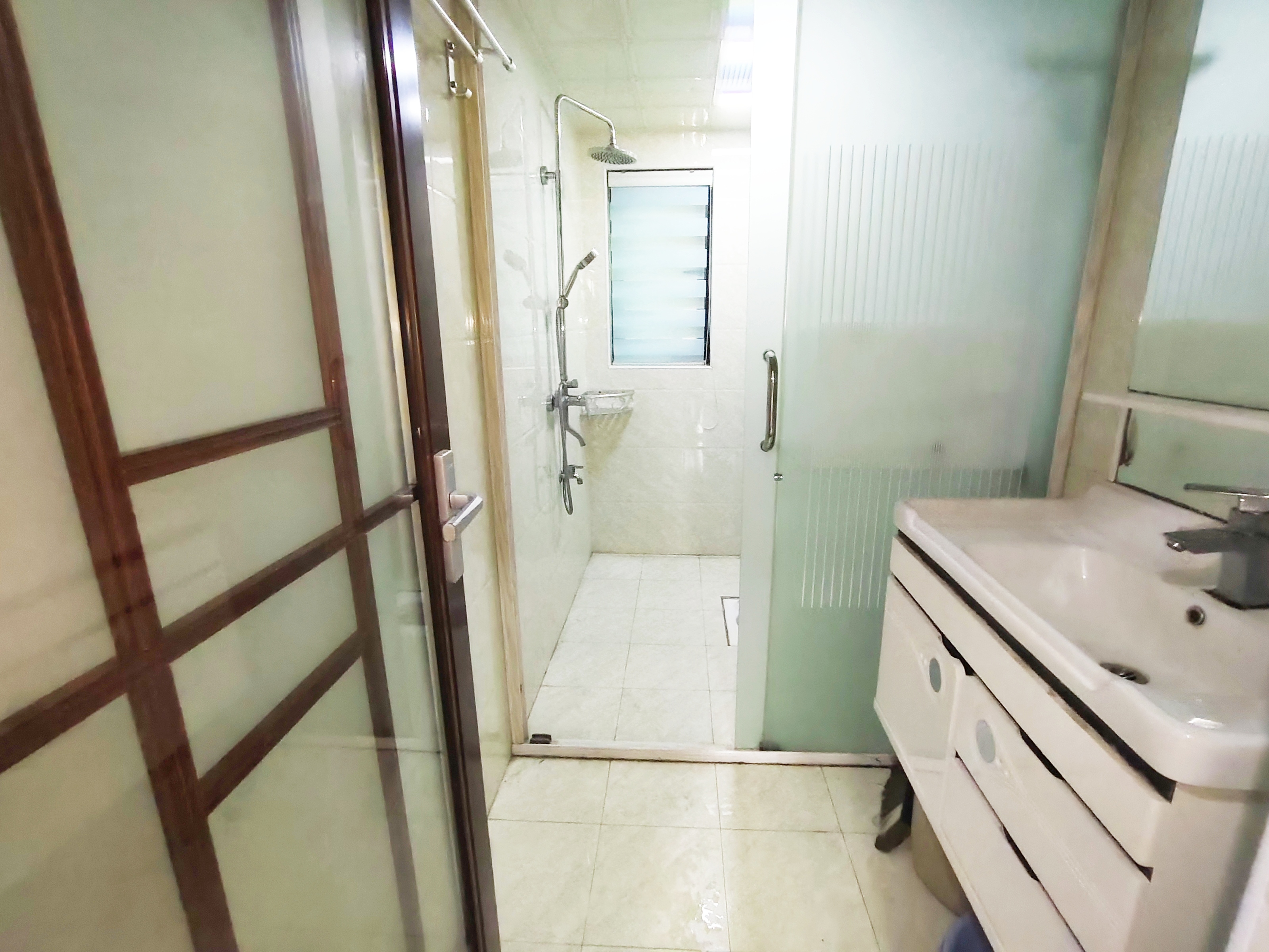 东部美的城 3室2厅2卫 2100.0元/月 东部美的城 3室2厅2卫 2100.0元/月室内图