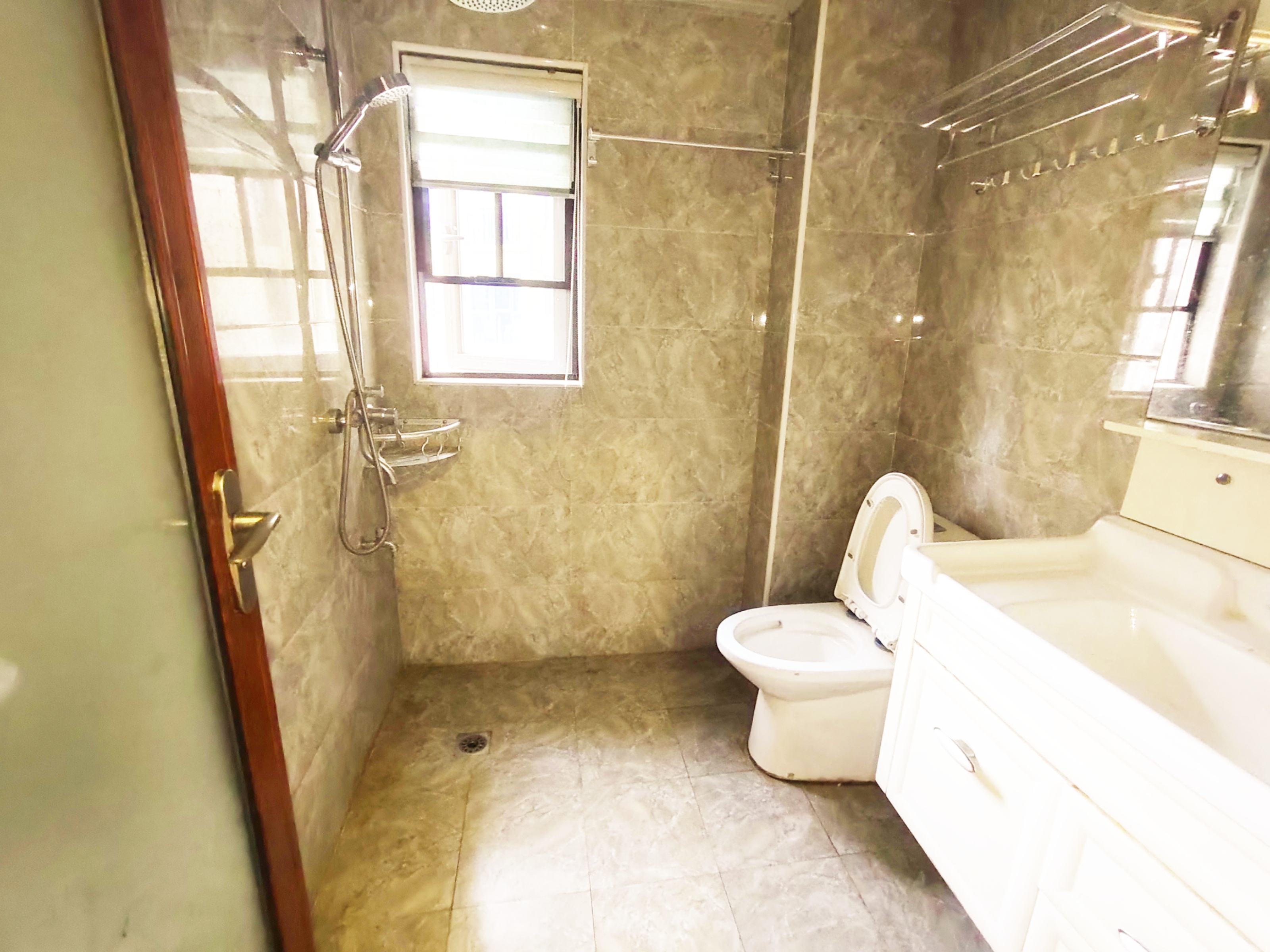 东部美的城 3室2厅2卫 2100.0元/月 东部美的城 3室2厅2卫 2100.0元/月室内图