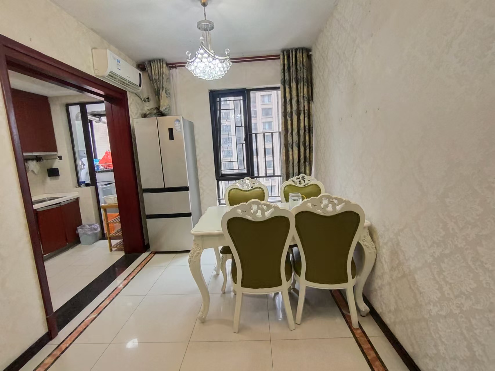 中海国际二期  4室2厅2卫    2500.0元/月 中海国际二期  4室2厅2卫    2500.0元/月室内图