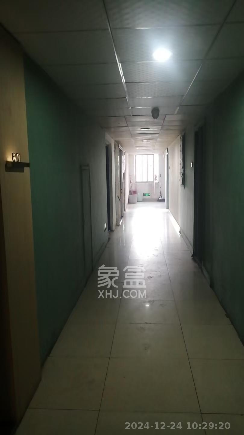 长沙饭店商务楼  1室1厅1卫    2000.0元/月 长沙饭店商务楼  1室1厅1卫    2000.0元/月