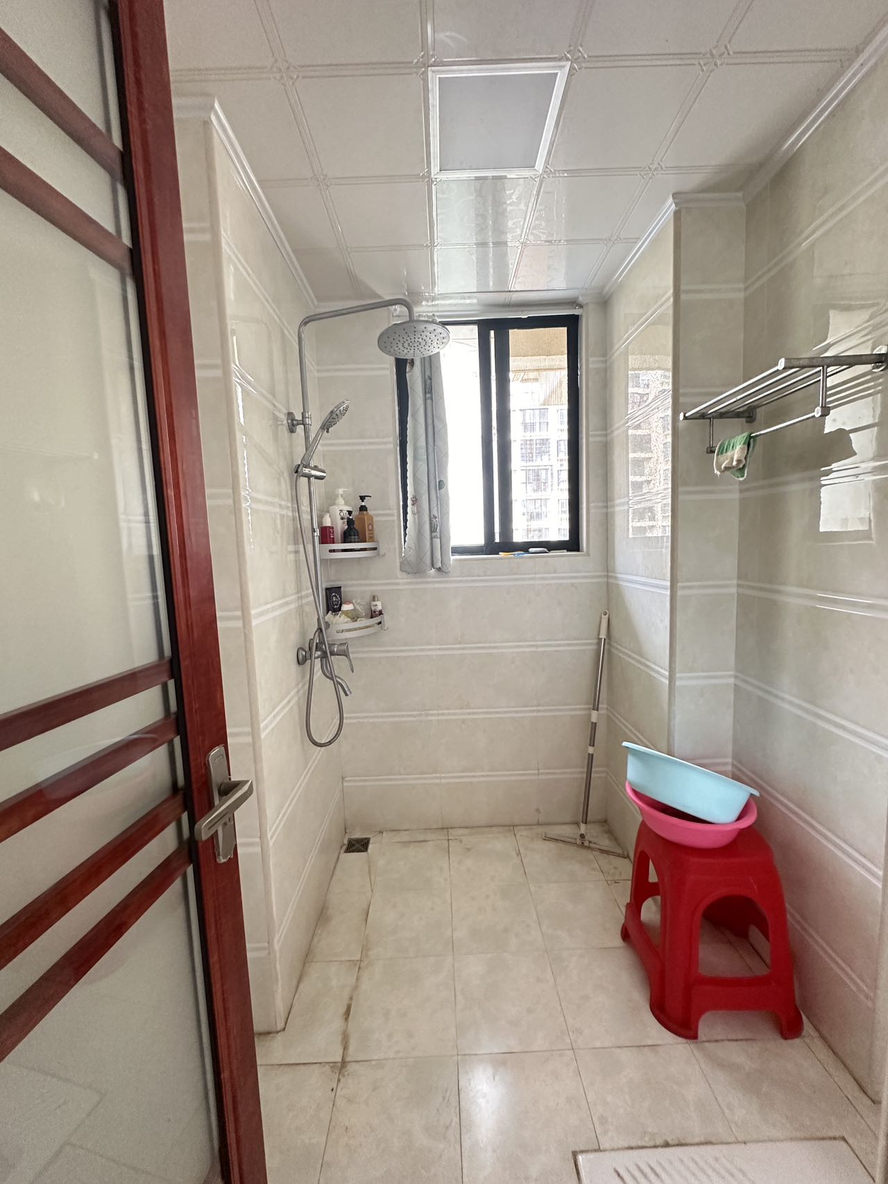 滨江景苑  3室2厅2卫    138.0万 滨江景苑  3室2厅2卫    138.0万客厅