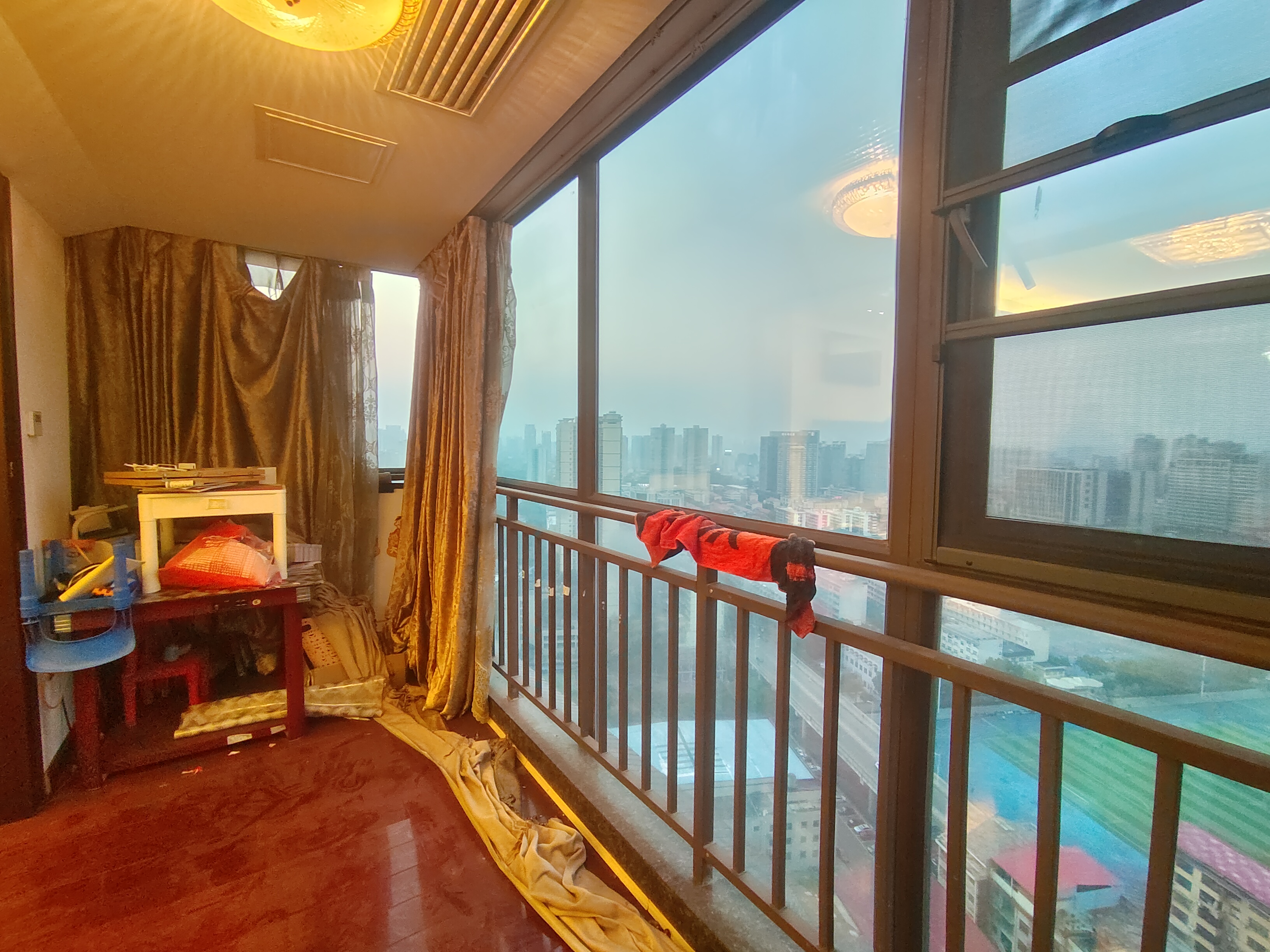 大同芙蓉 4室2厅2卫 99.8万 大同芙蓉 4室2厅2卫 99.8万客厅