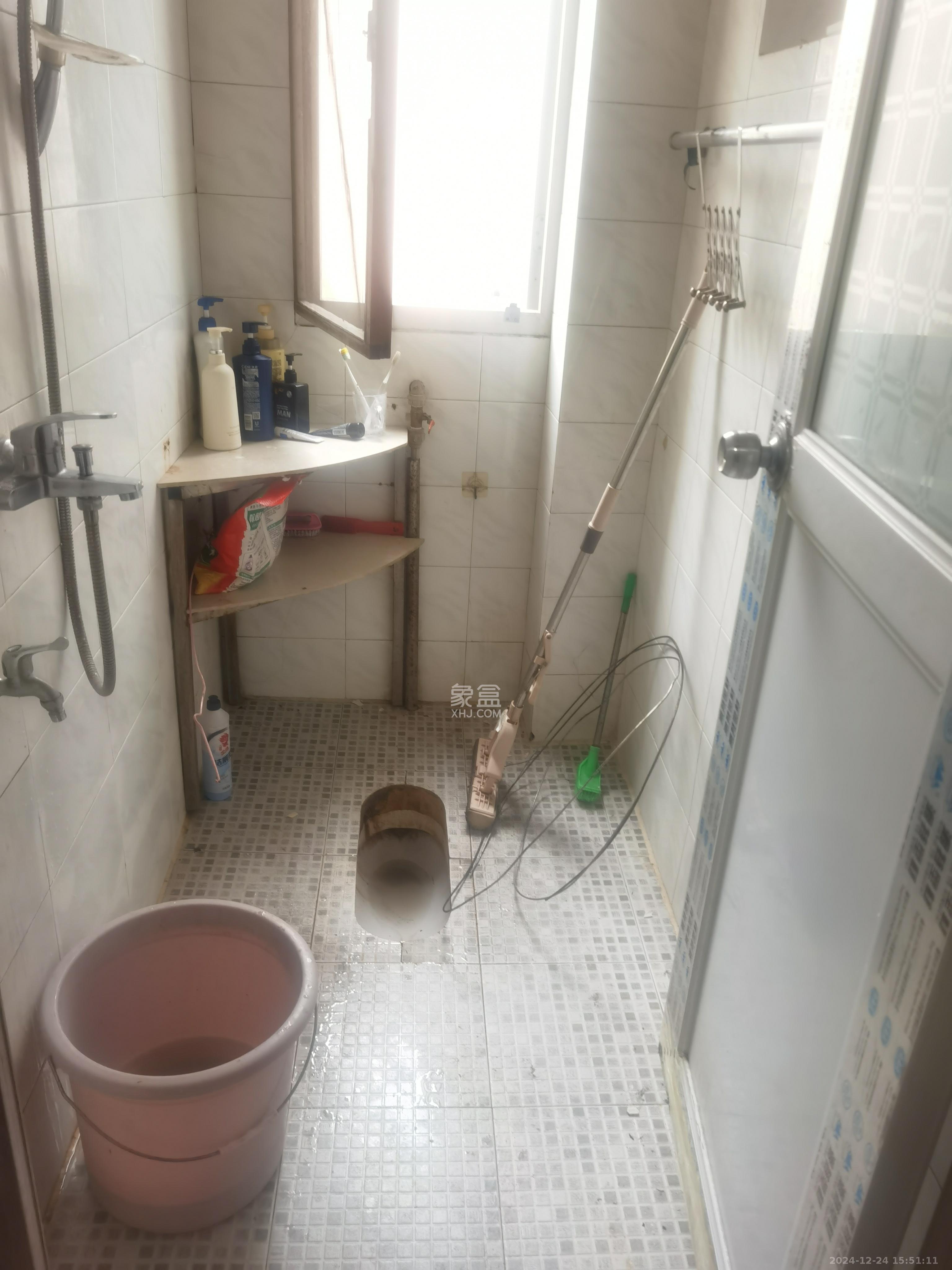二三三厂宿舍  2室1厅1卫   1300.00元/月室内图
