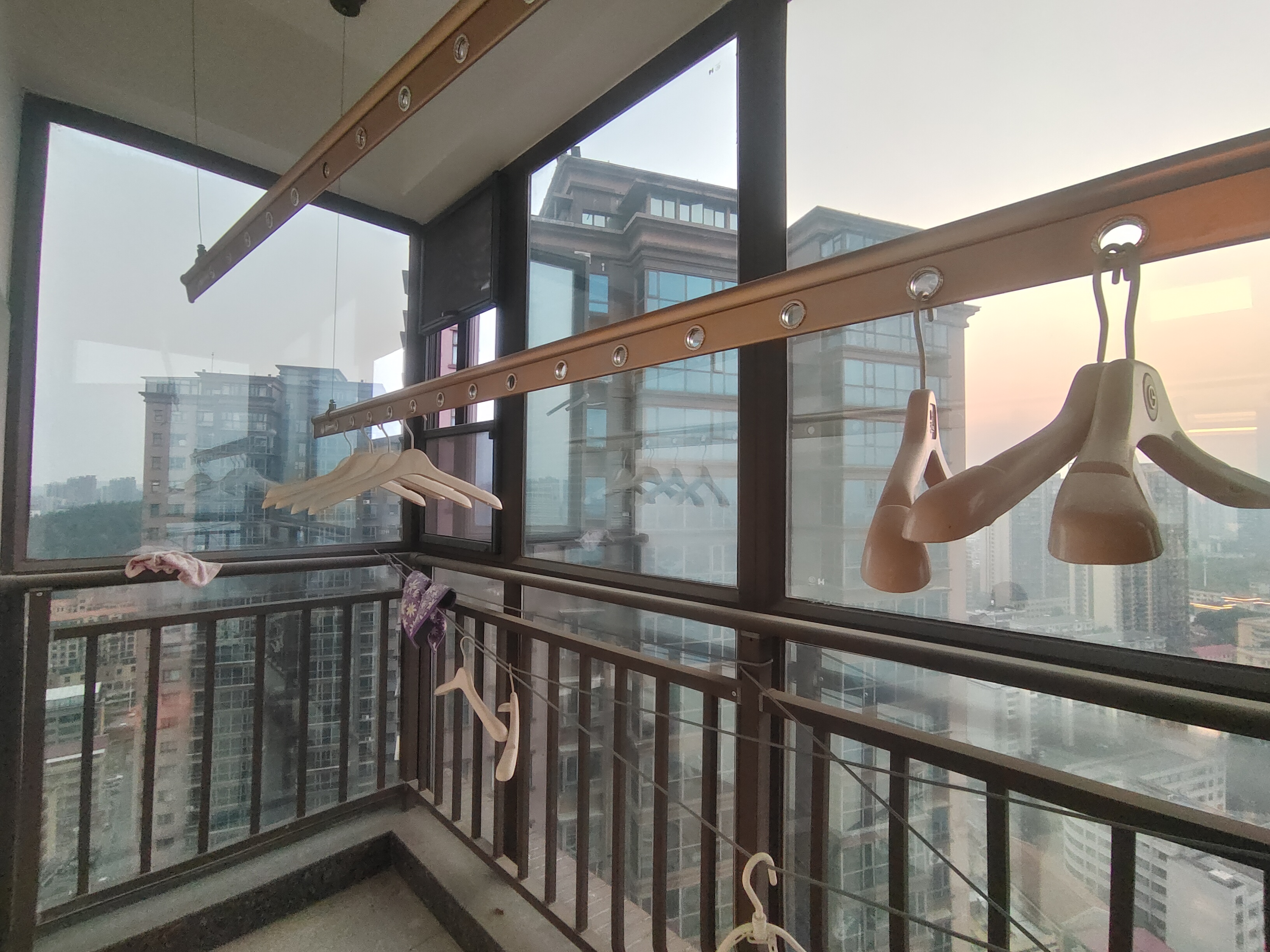 大同芙蓉 4室2厅2卫 99.8万 大同芙蓉 4室2厅2卫 99.8万客厅