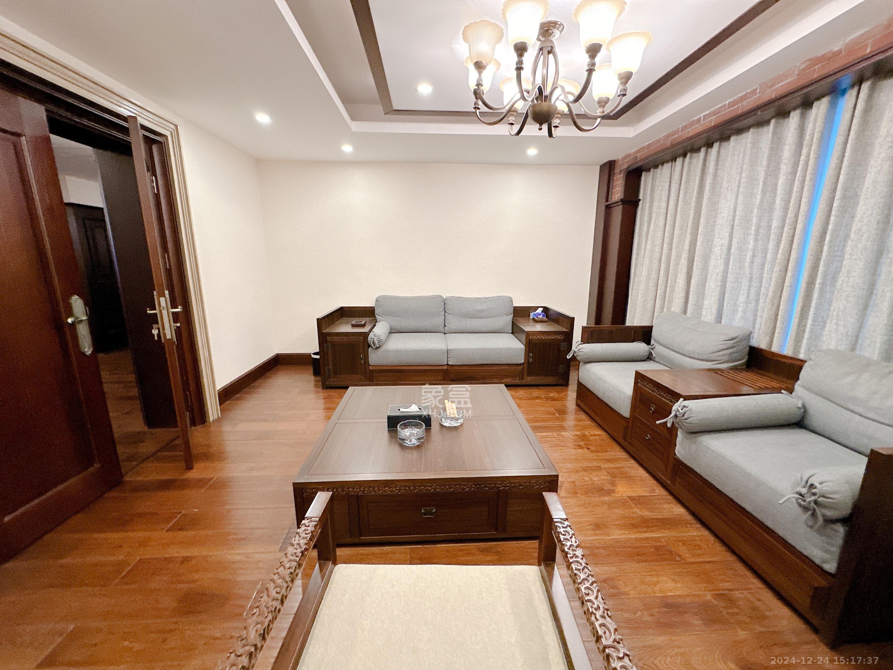 潮宗御苑 3室2厅2卫 26800.0元/月 潮宗御苑 3室2厅2卫 26800.0元/月室内图