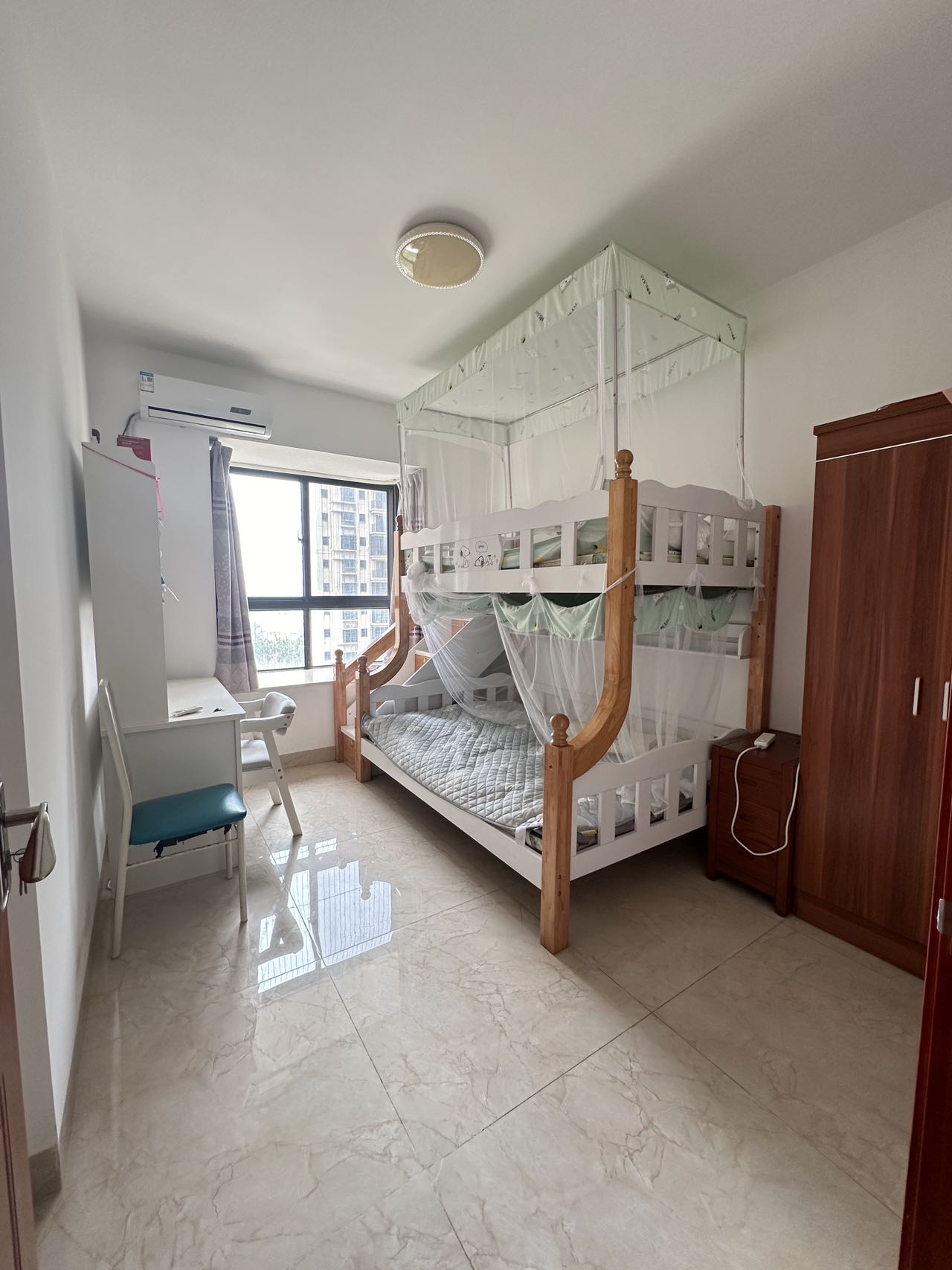 滨江景苑  3室2厅2卫    138.0万 滨江景苑  3室2厅2卫    138.0万客厅